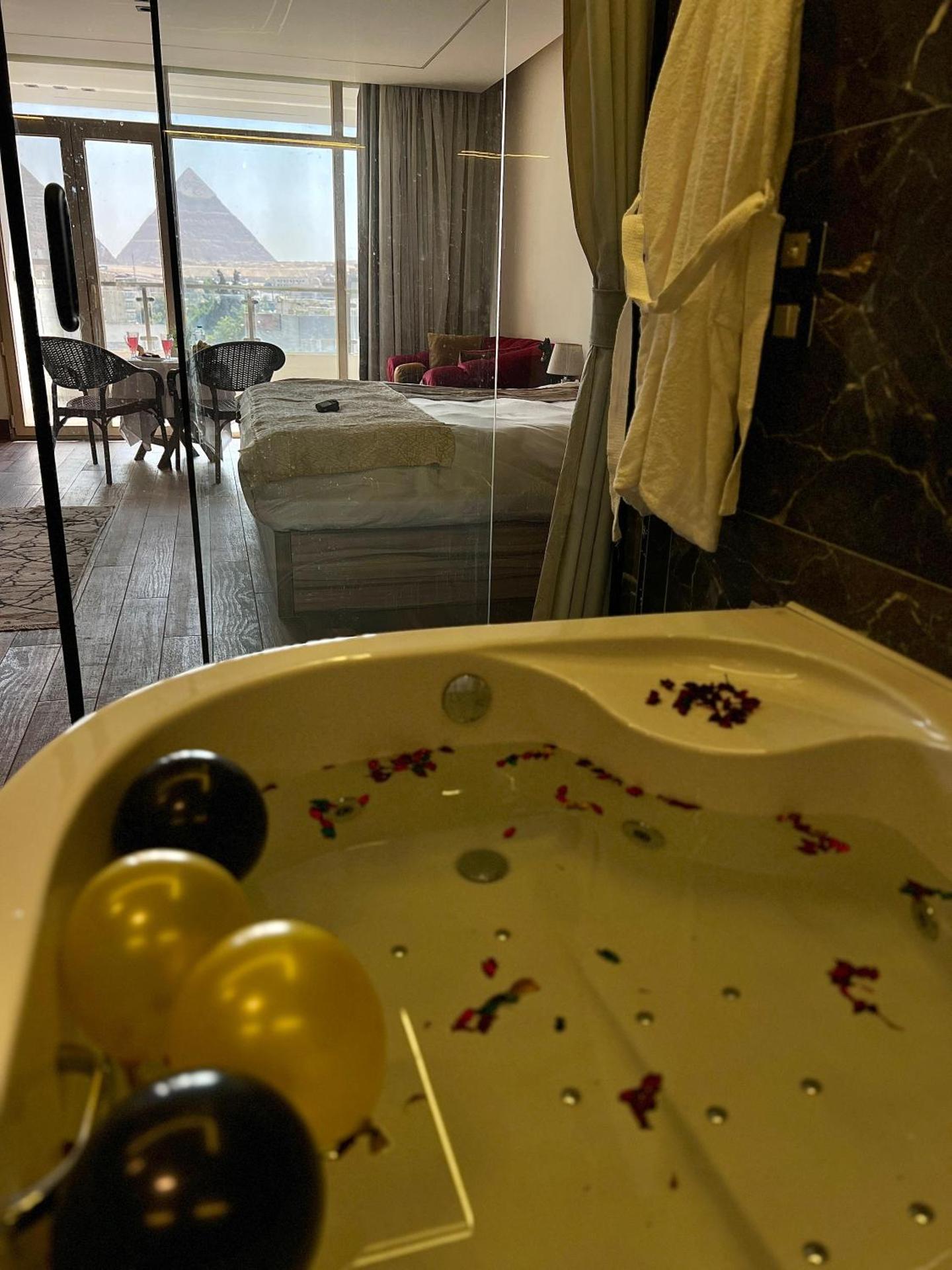 Roone pyramids view inn - Photo 17