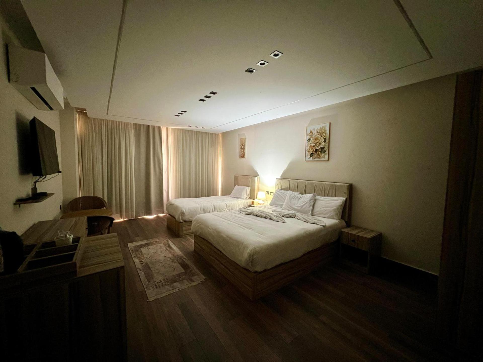 Roone pyramids view inn - Photo 75