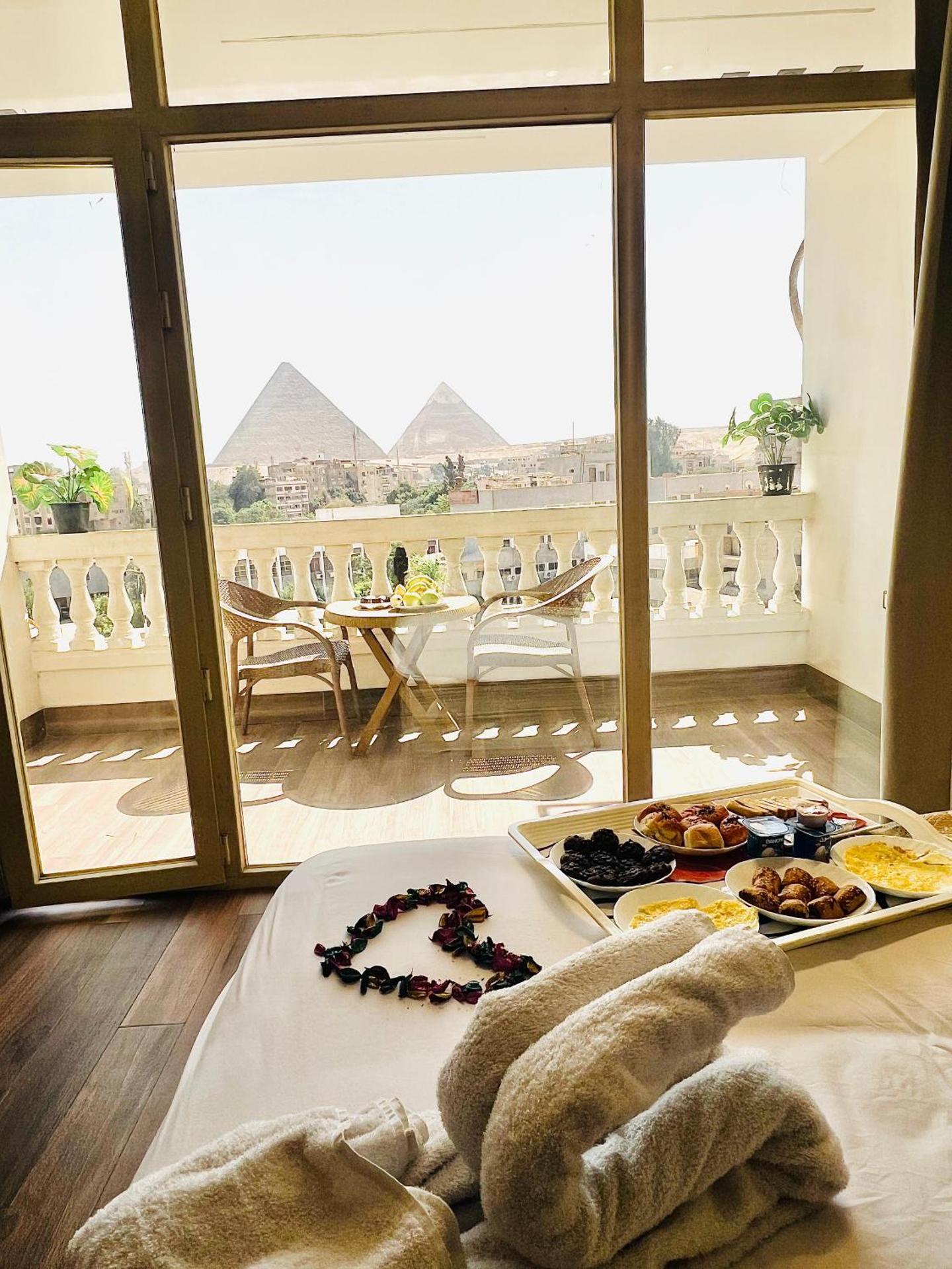 Roone pyramids view inn - Photo 61