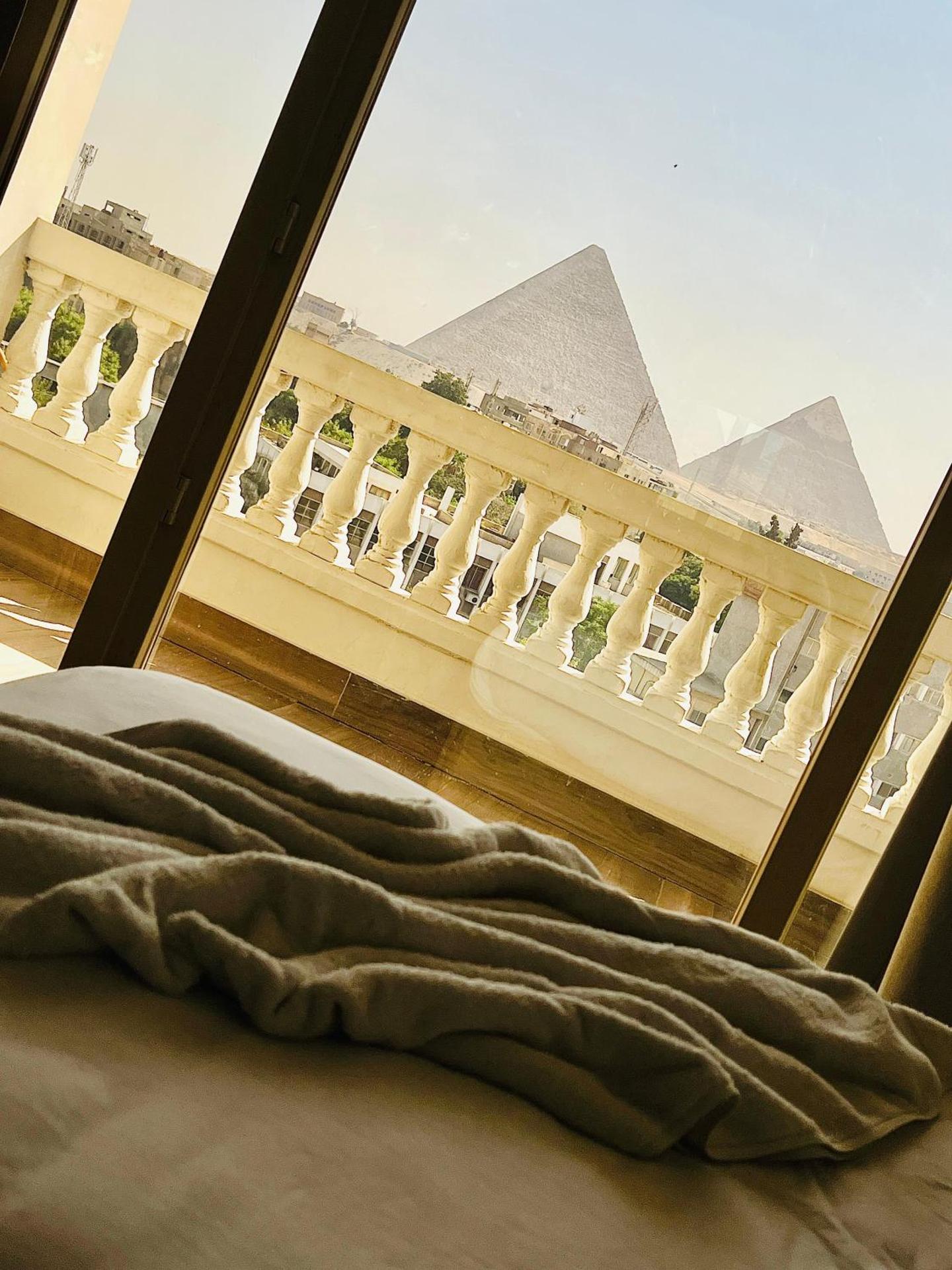 Roone pyramids view inn - Photo 62