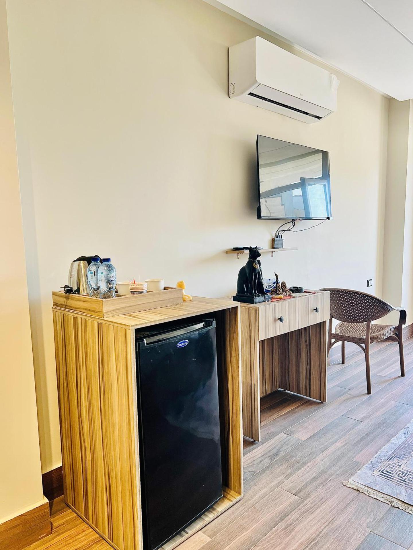 Roone pyramids view inn - Photo 77