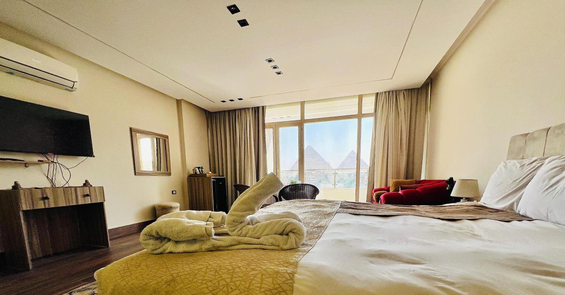 Roone pyramids view inn - Photo 21