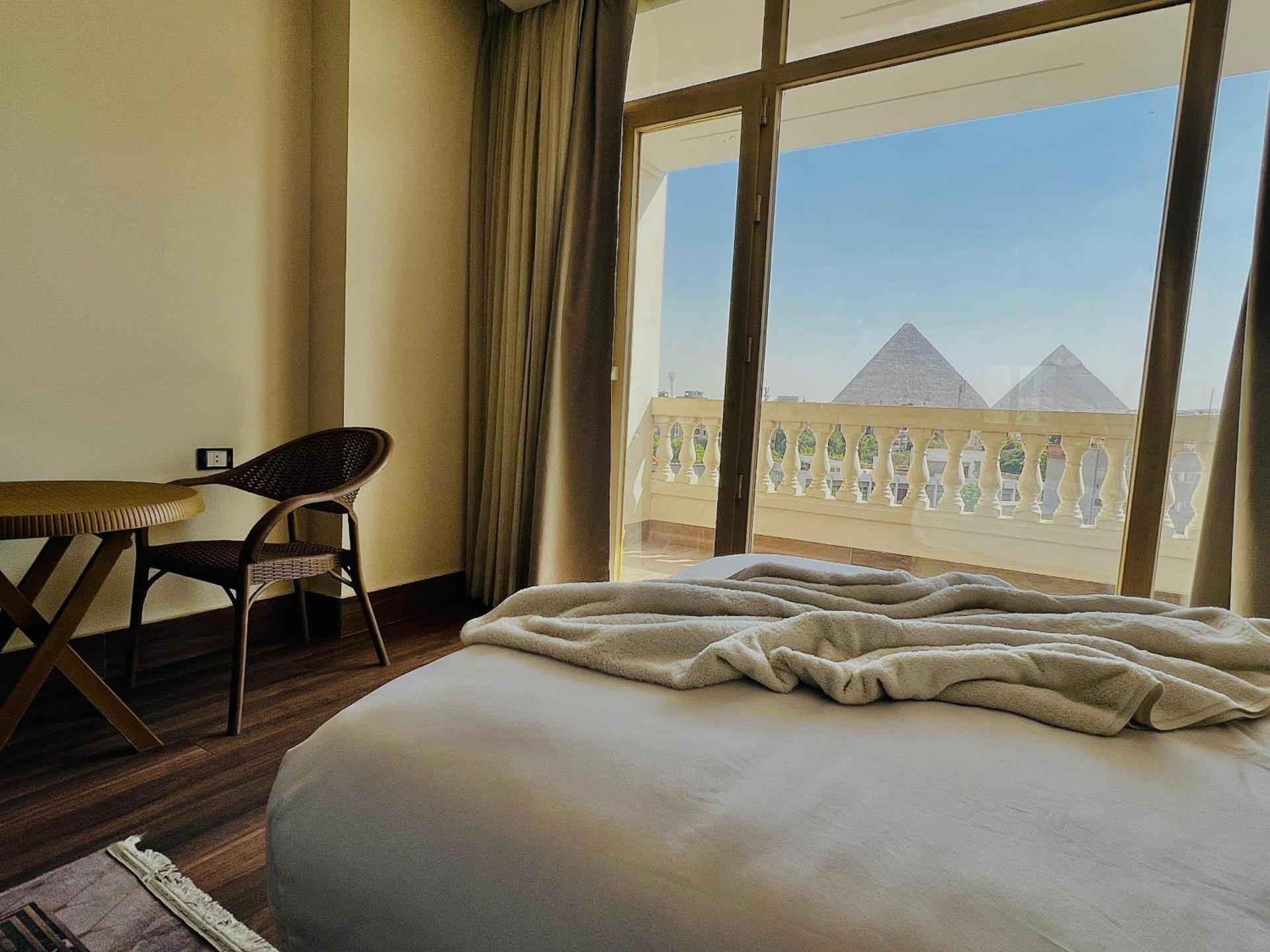 Roone pyramids view inn - Photo 79