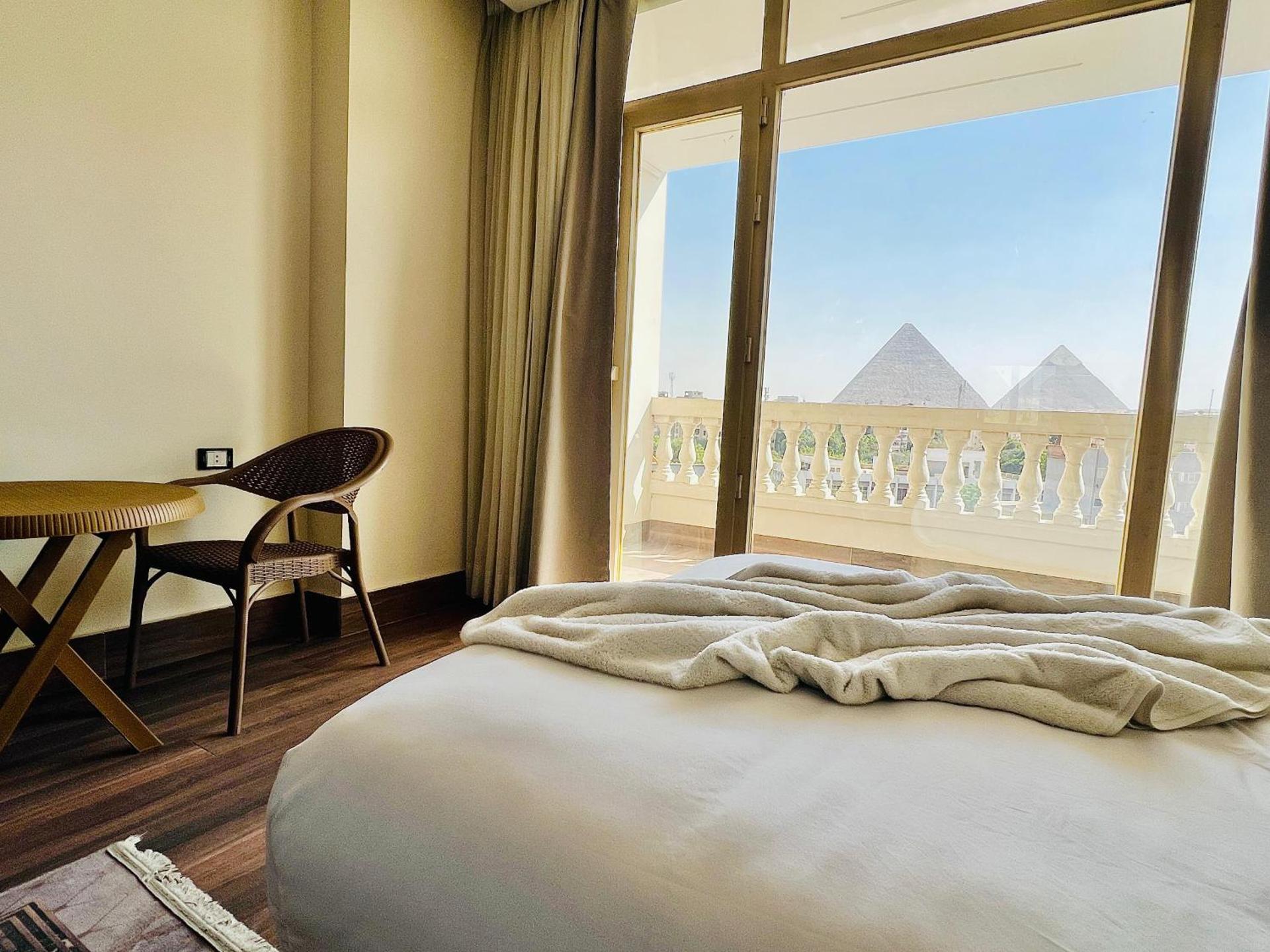 Roone pyramids view inn - Photo 82