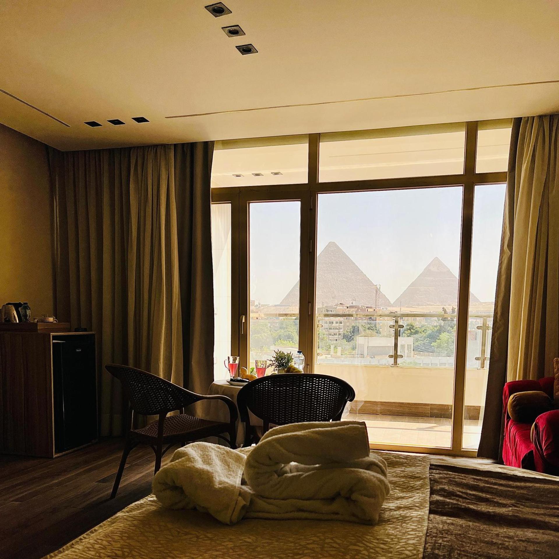 Roone pyramids view inn - Photo 6