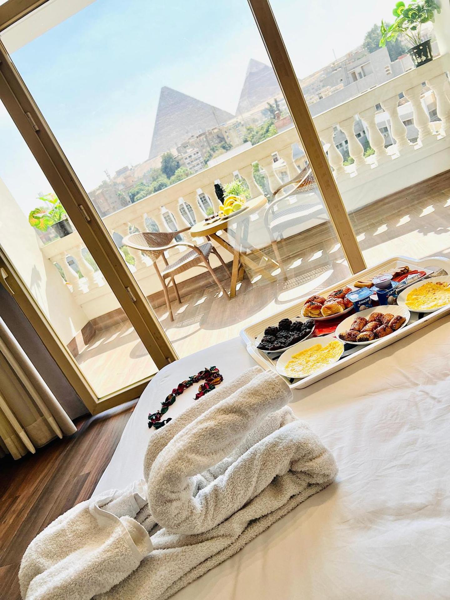 Roone pyramids view inn - Photo 56