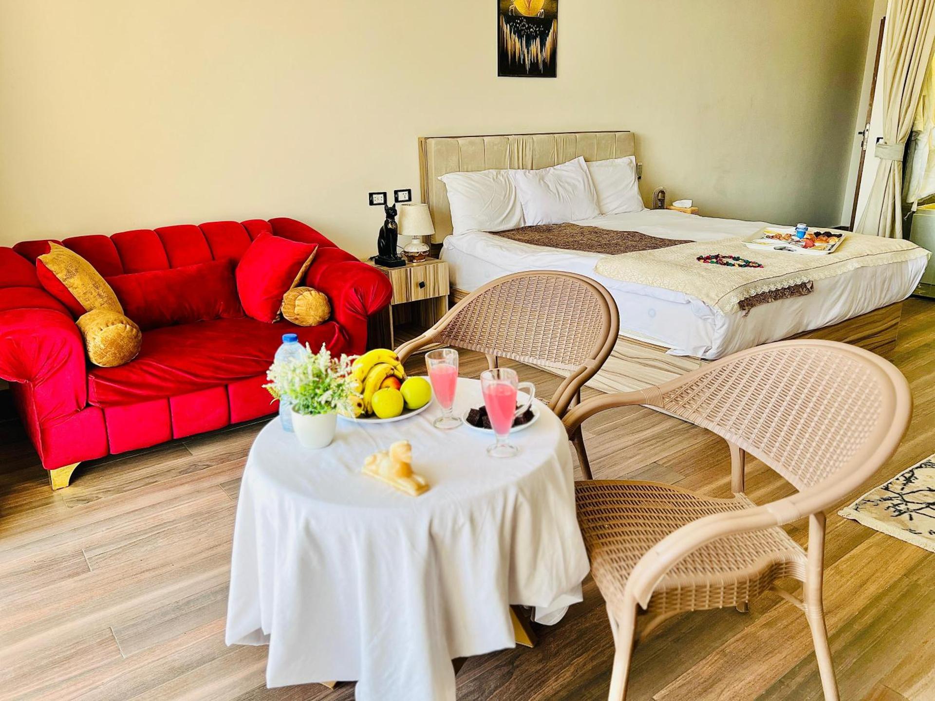 Roone pyramids view inn - Photo 3