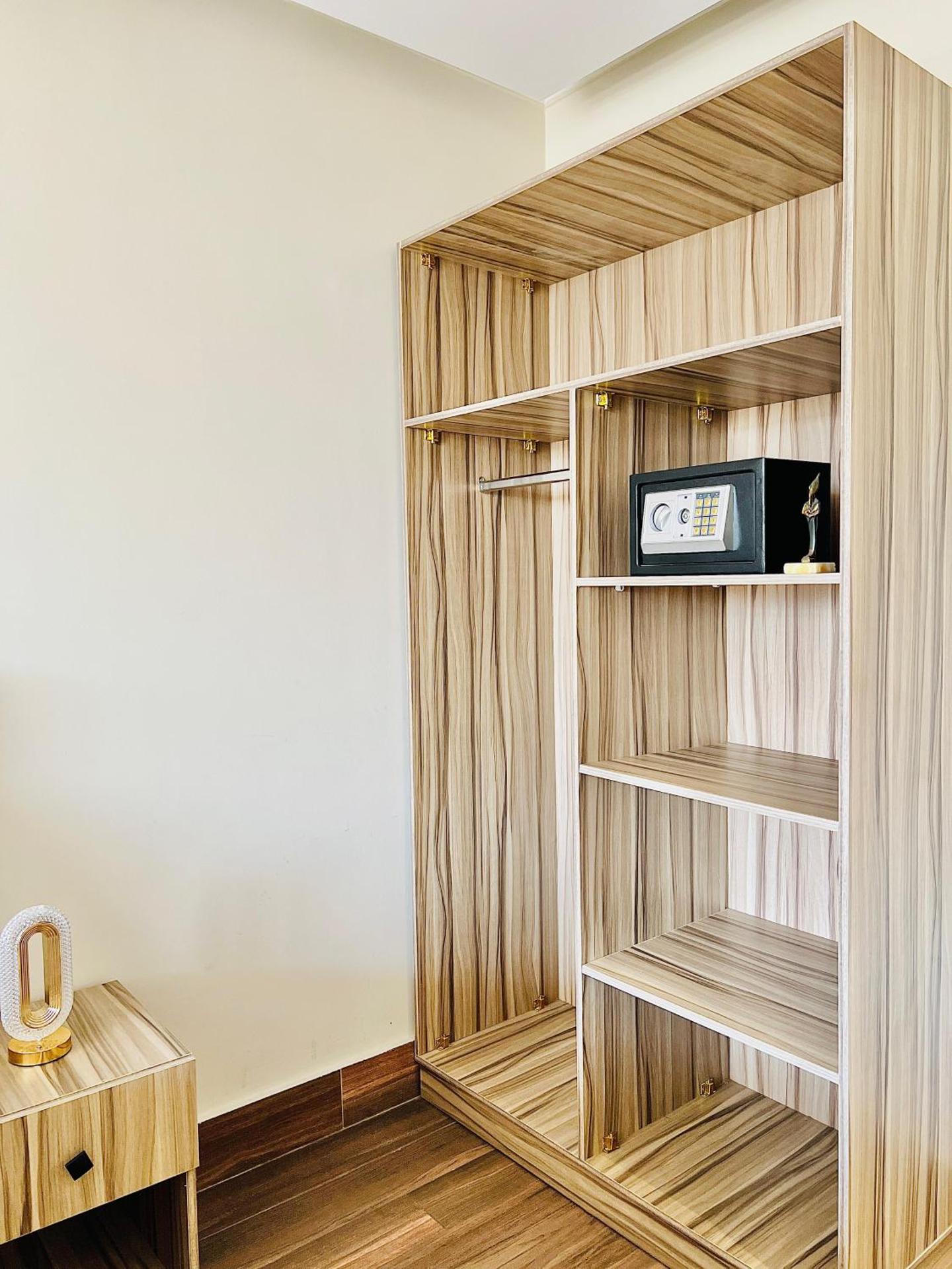 Roone pyramids view inn - Photo 54