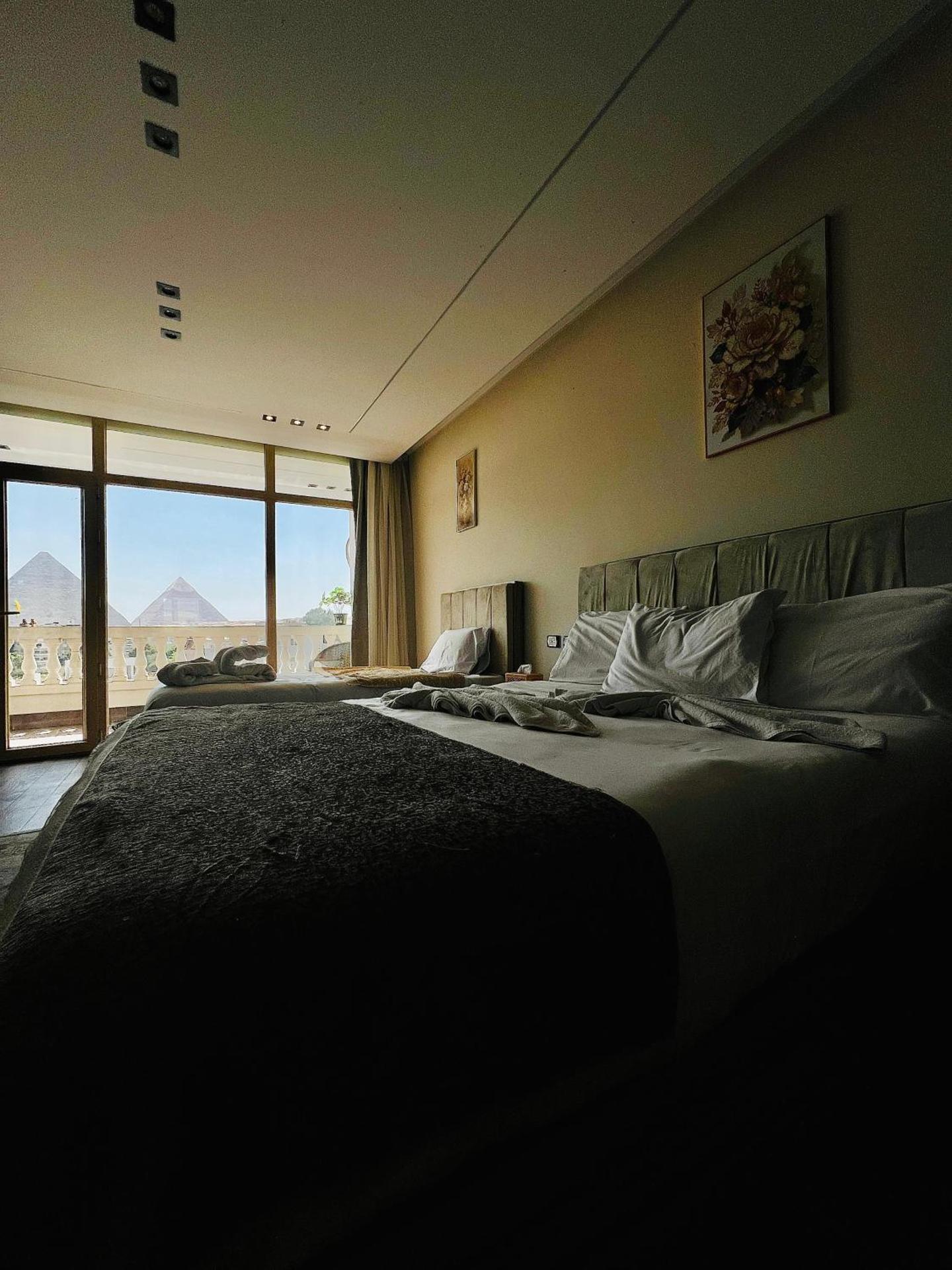 Roone pyramids view inn - Photo 86