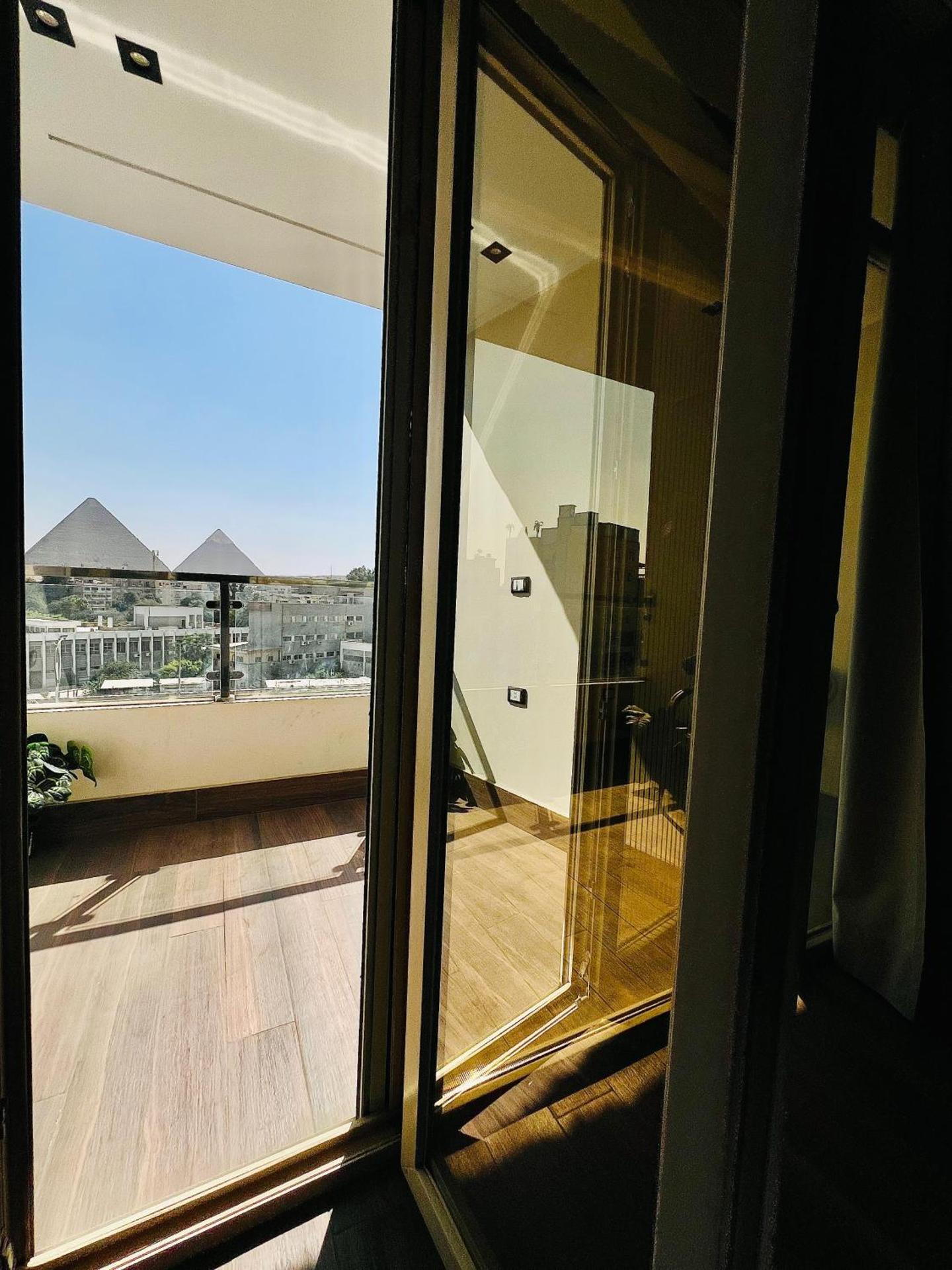 Roone pyramids view inn - Photo 23