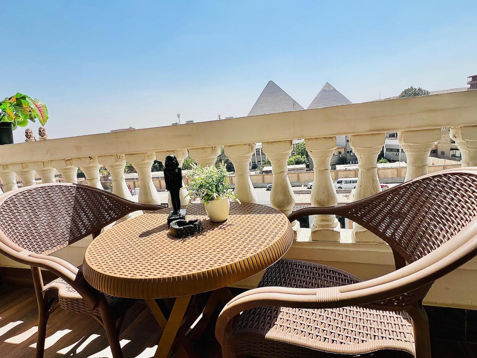 Roone pyramids view inn - Photo 87