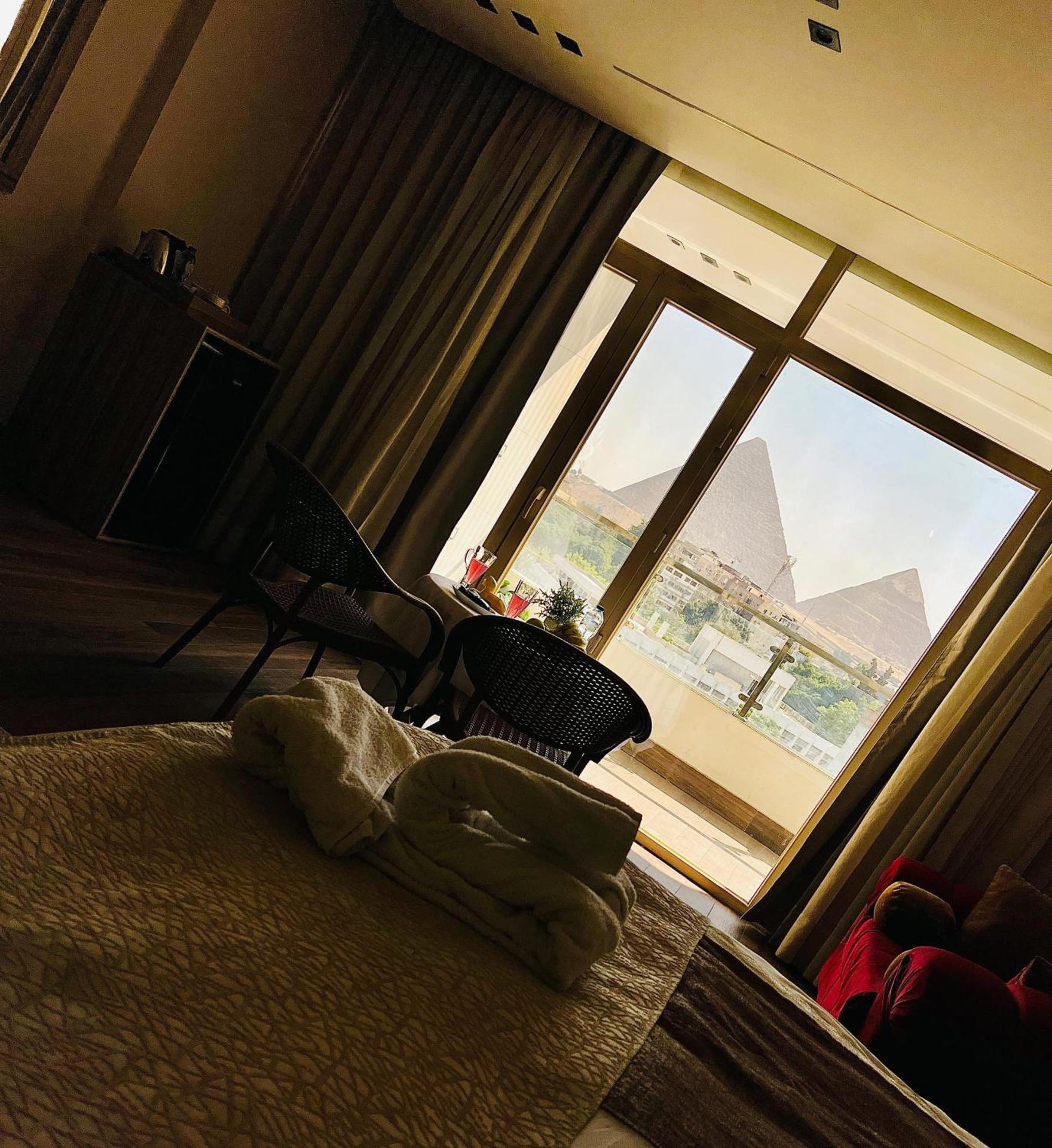 Roone pyramids view inn - Photo 25