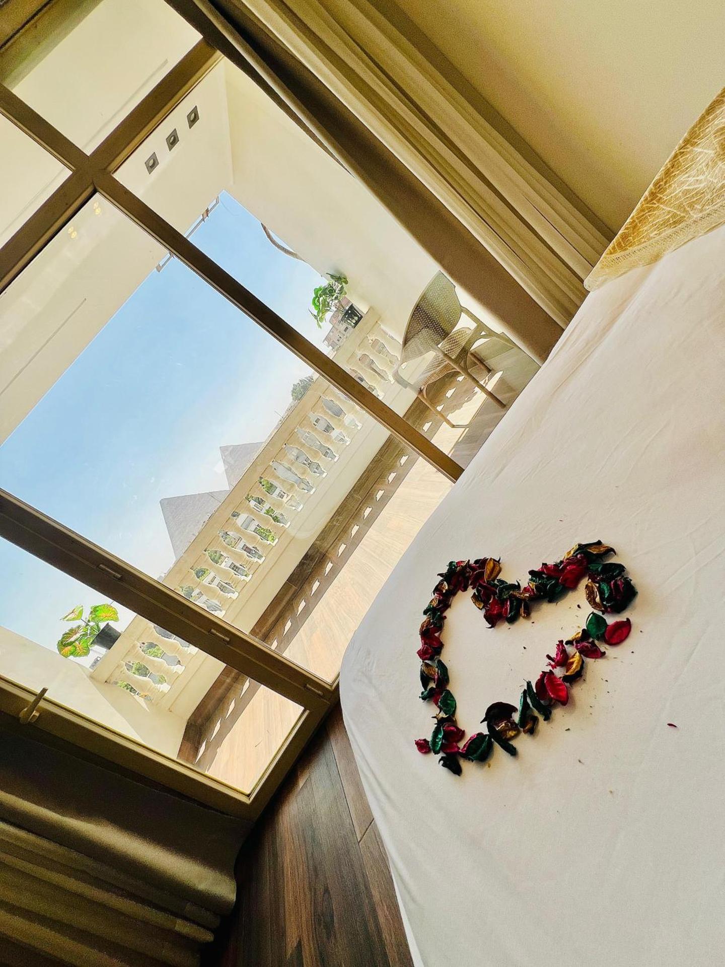 Roone pyramids view inn - Photo 89