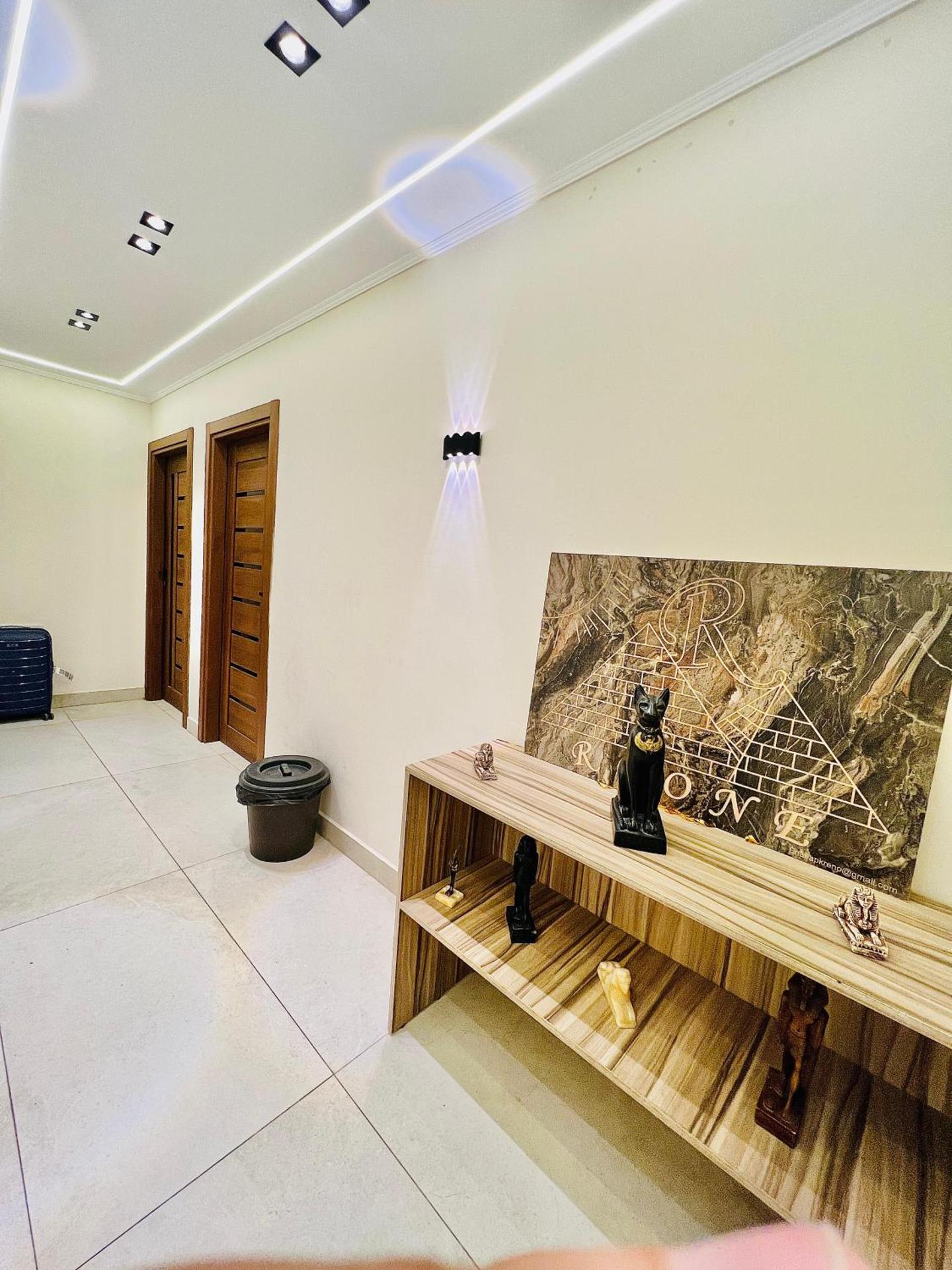 Roone pyramids view inn - Photo 27