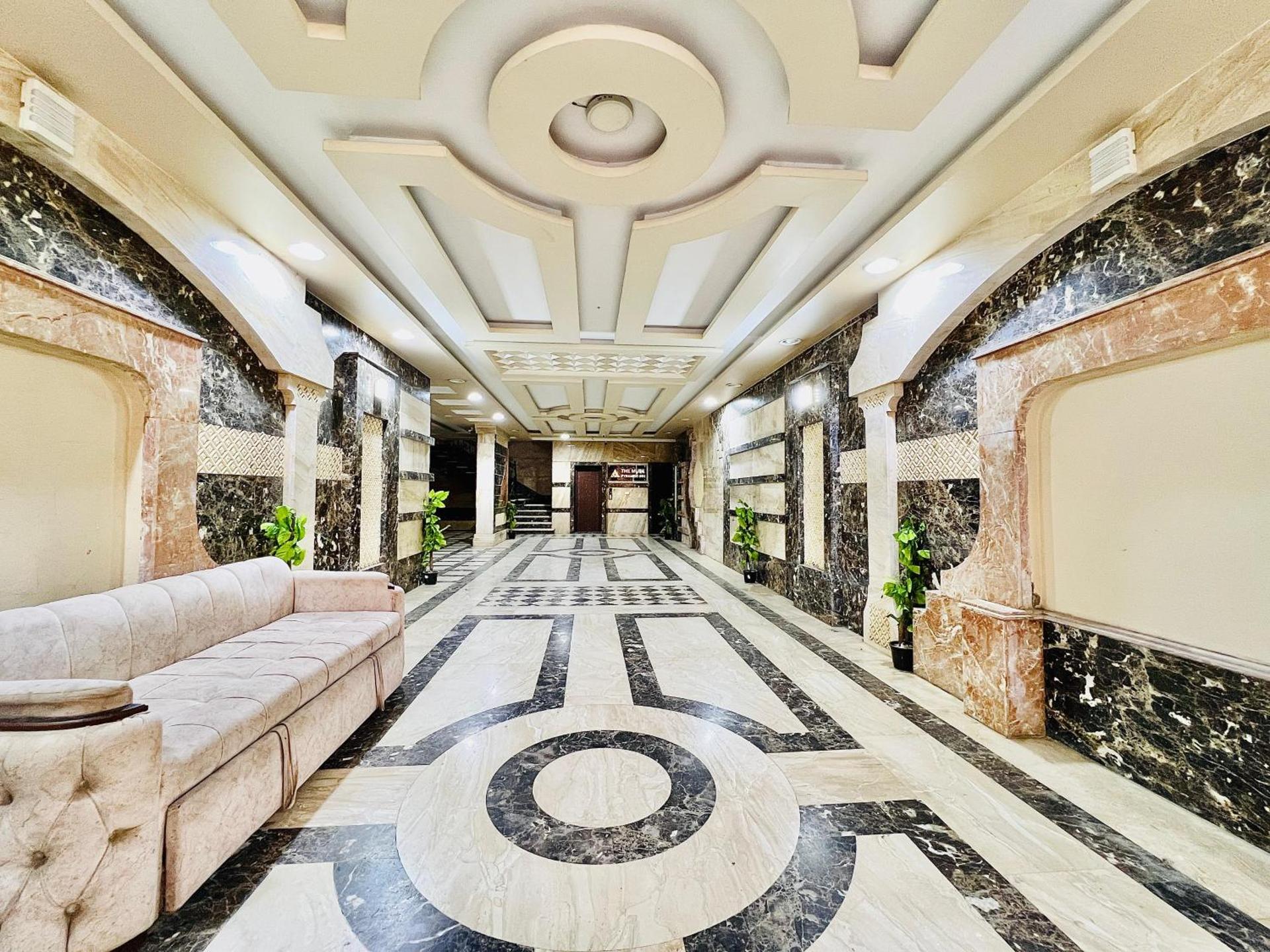 Roone pyramids view inn - Photo 32