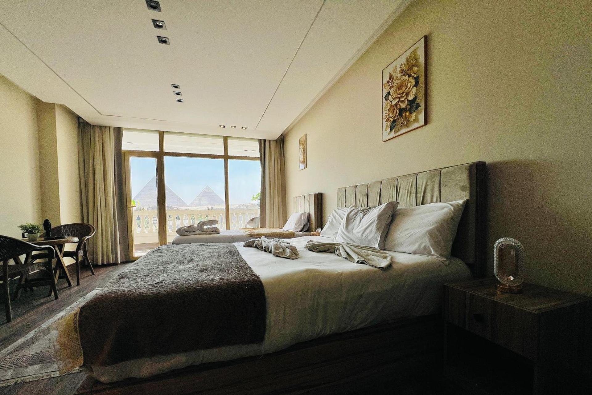 Triple Room with balcony pyramids view