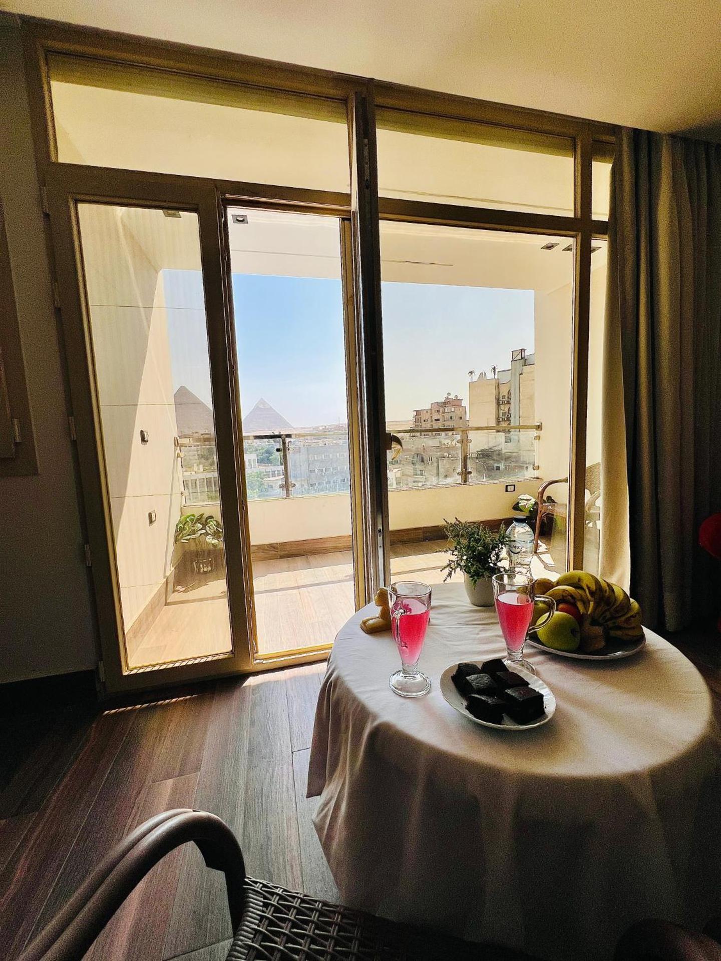 Roone pyramids view inn - Photo 38