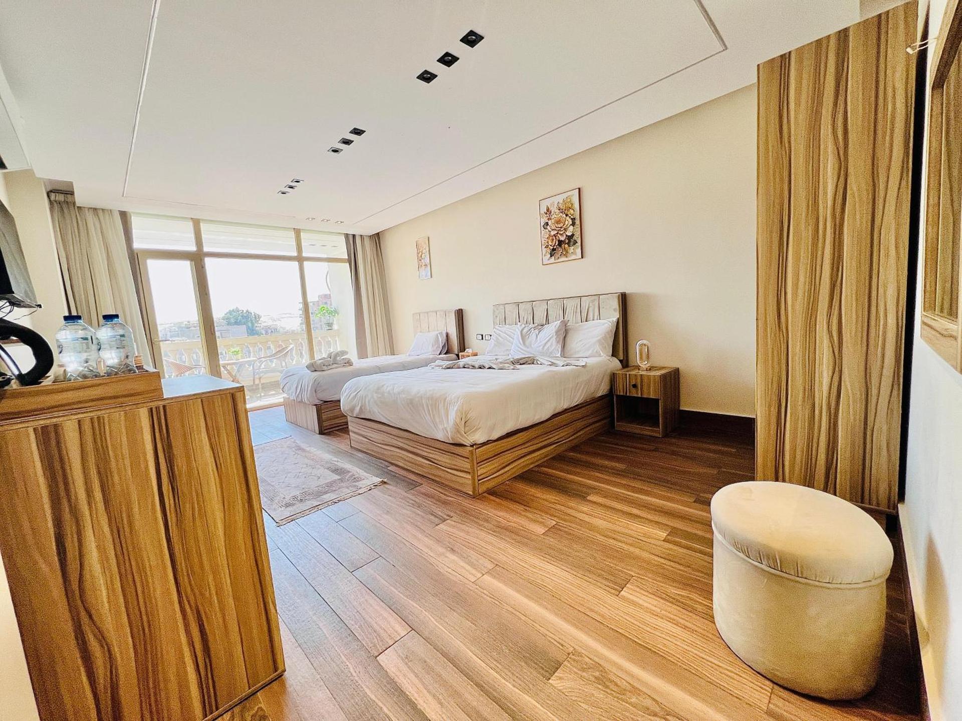 Roone pyramids view inn - Photo 96