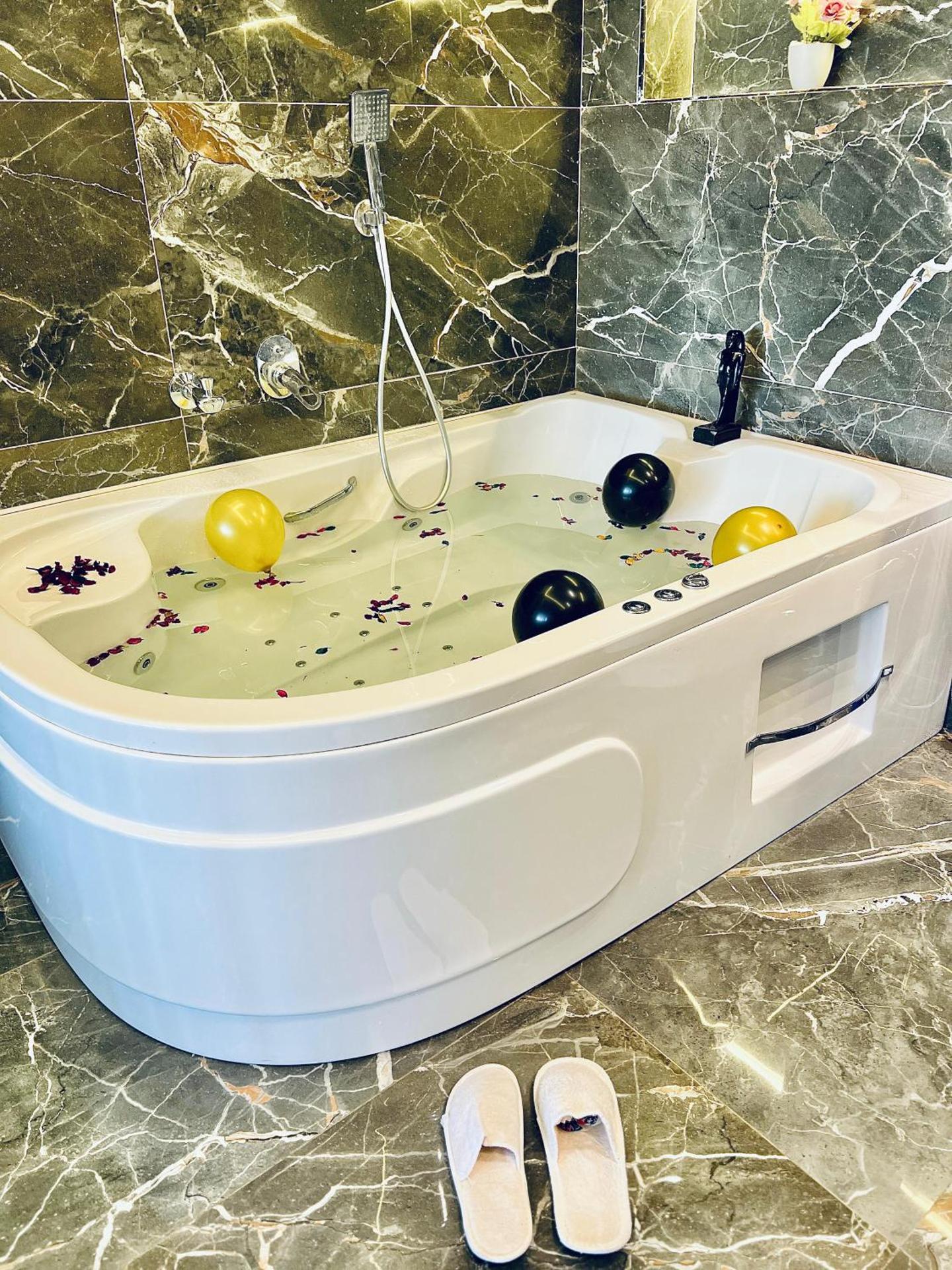 Roone pyramids view inn - Photo 39