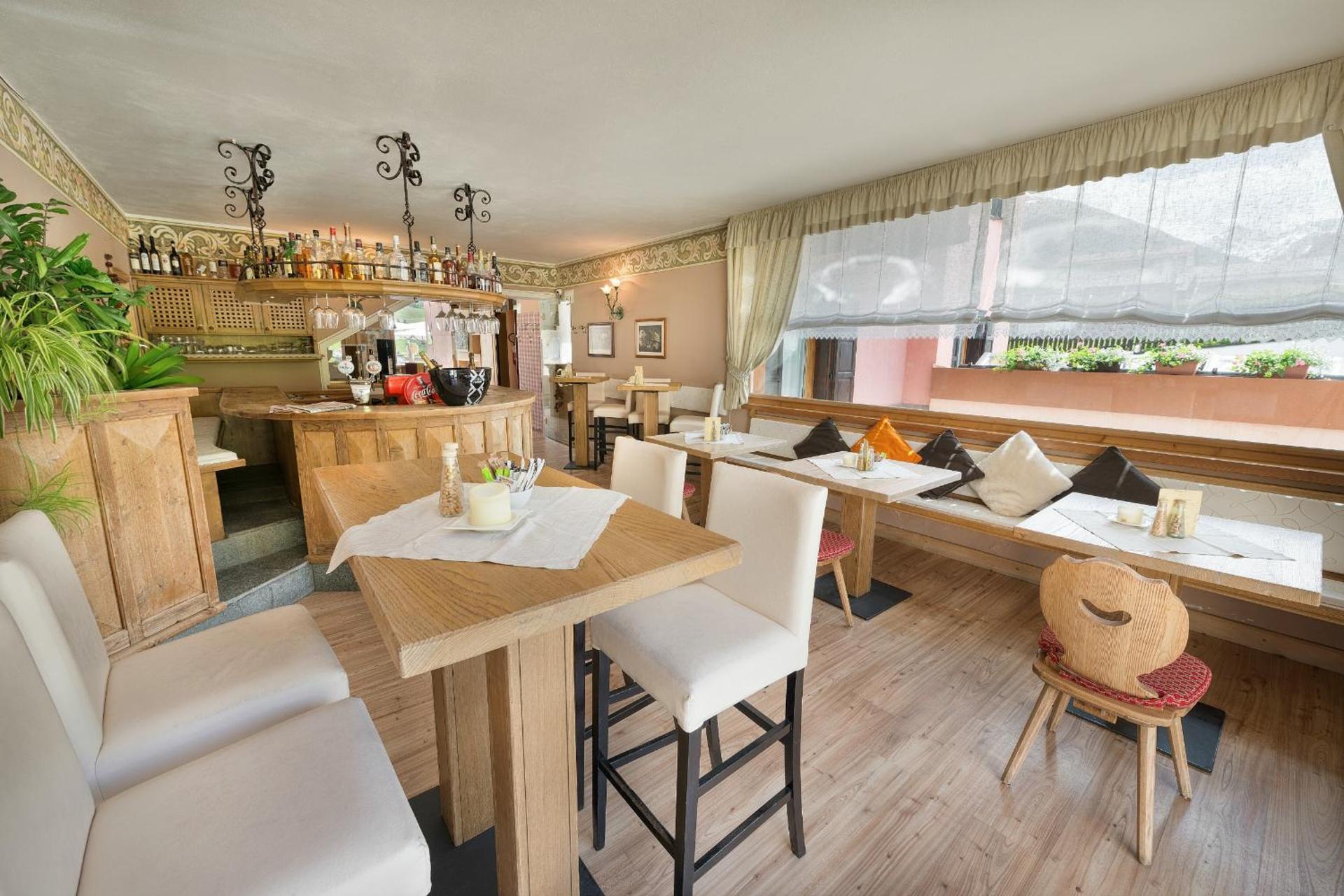 Hotel Astra - Photo 65