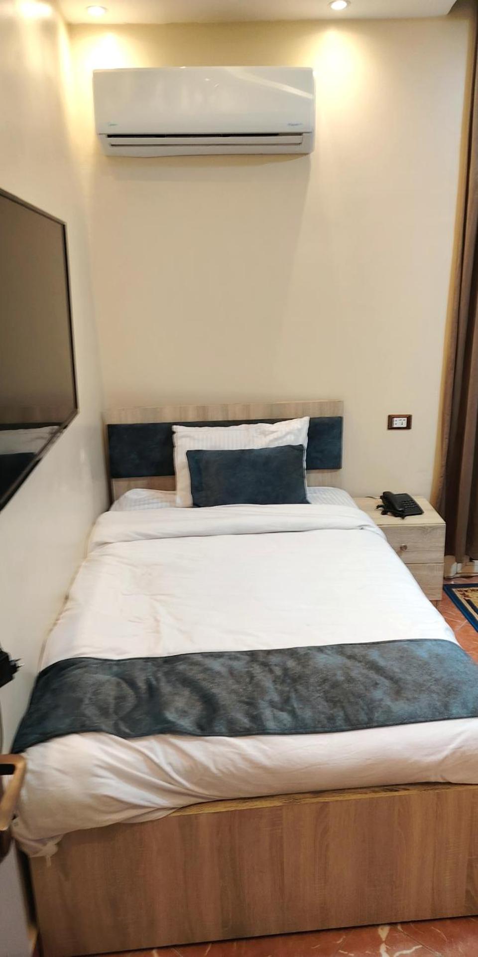 Red pyramids view hotels Foreiigners only - Full view - Photo 36