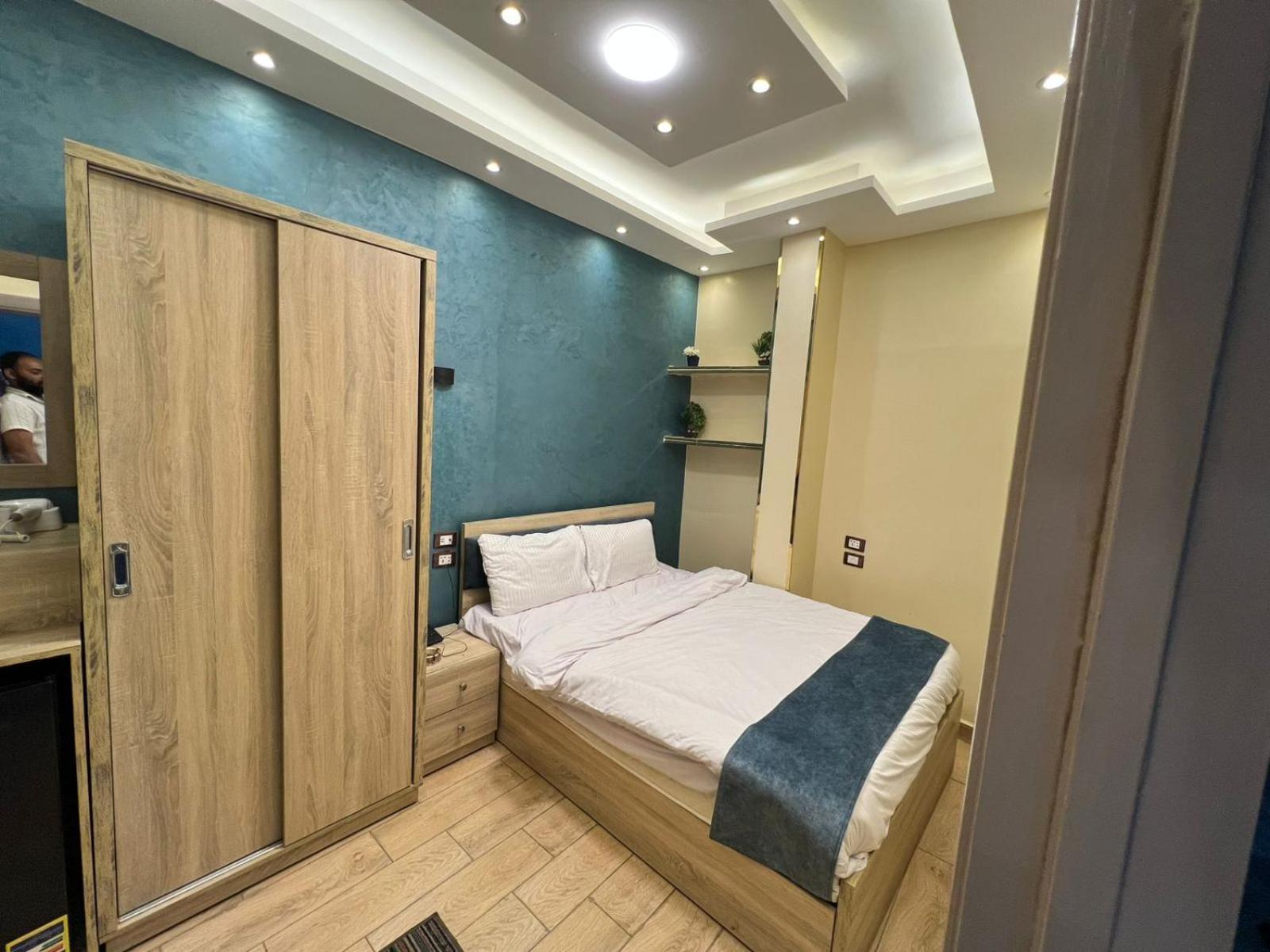 Red pyramids view hotels Foreiigners only - Full view - Photo 24