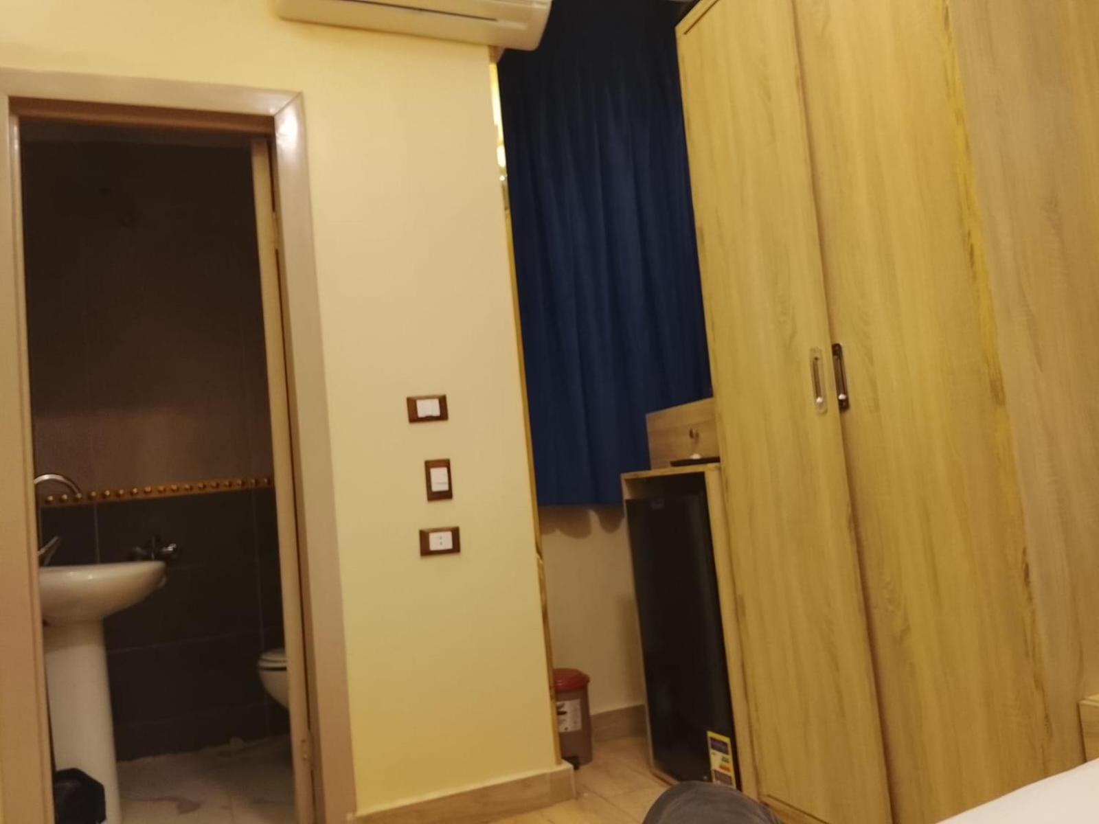 Red pyramids view hotels Foreiigners only - Full view - Photo 28