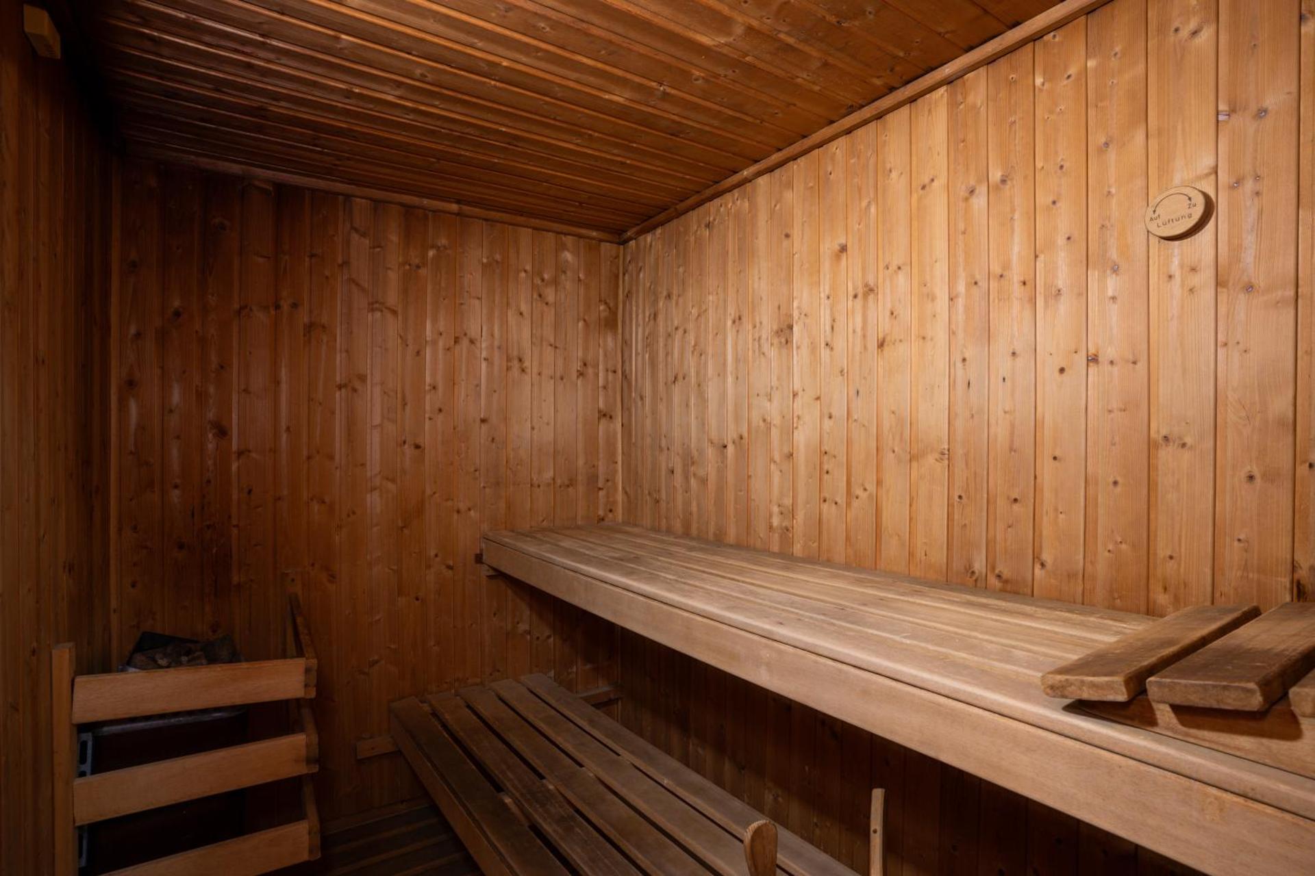 Howard Johnson Bur Dubai - Photo 37