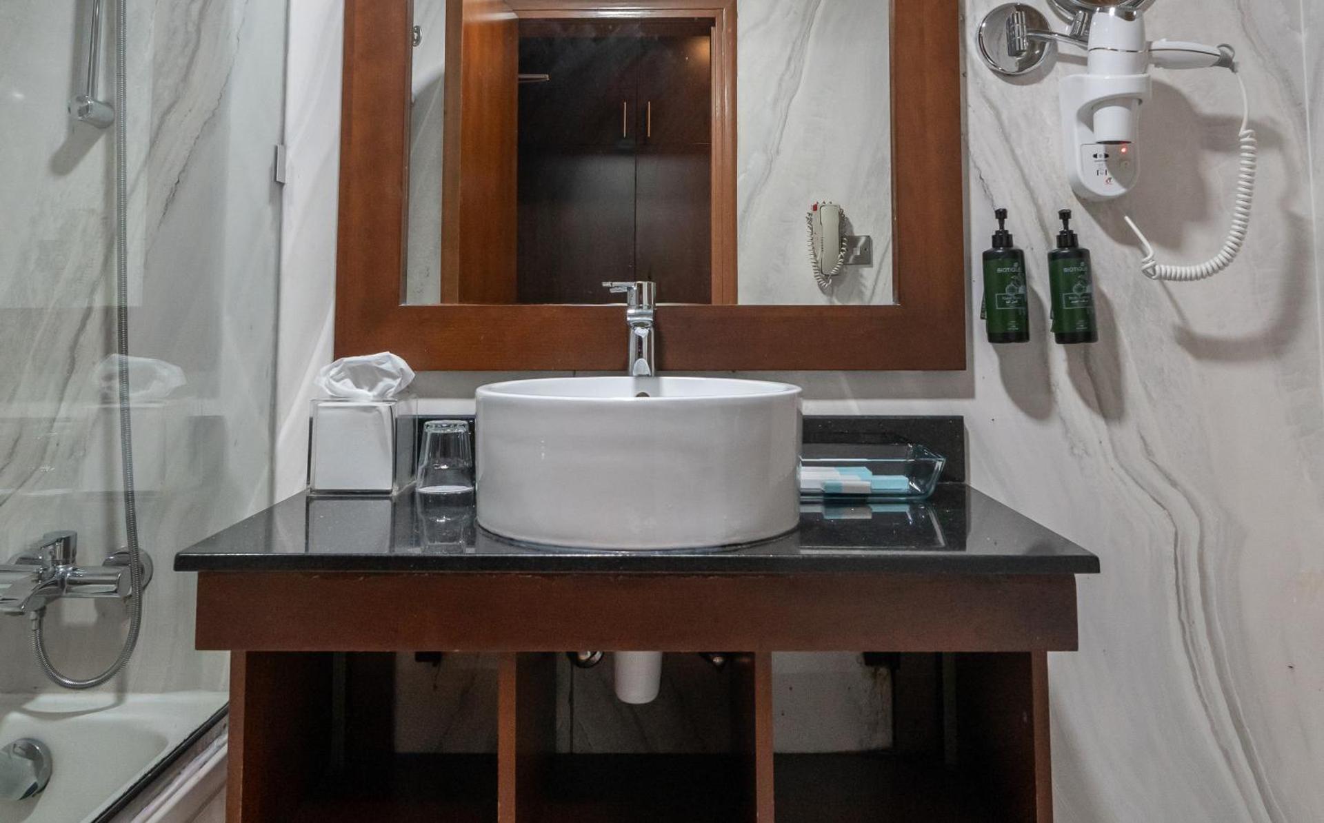 Howard Johnson Bur Dubai - Photo 50