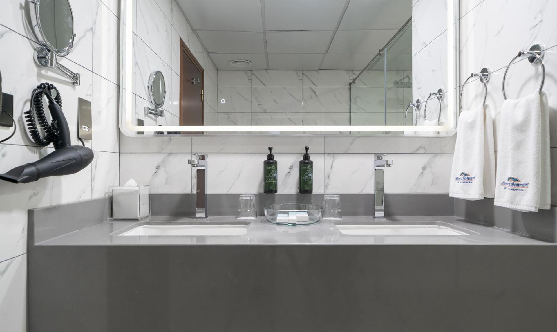 Howard Johnson Bur Dubai - Photo 24