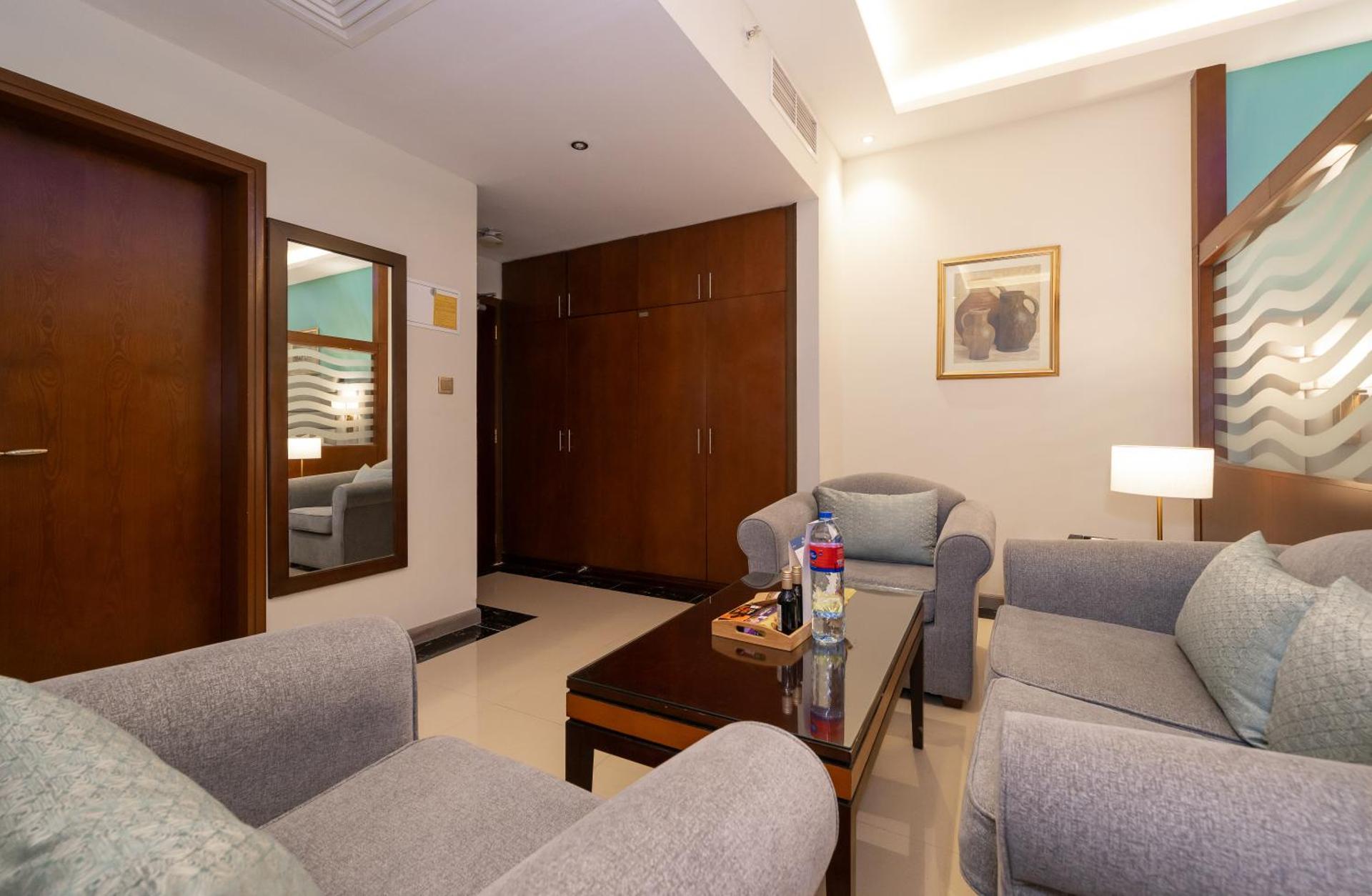 King Suite - Non-Smoking