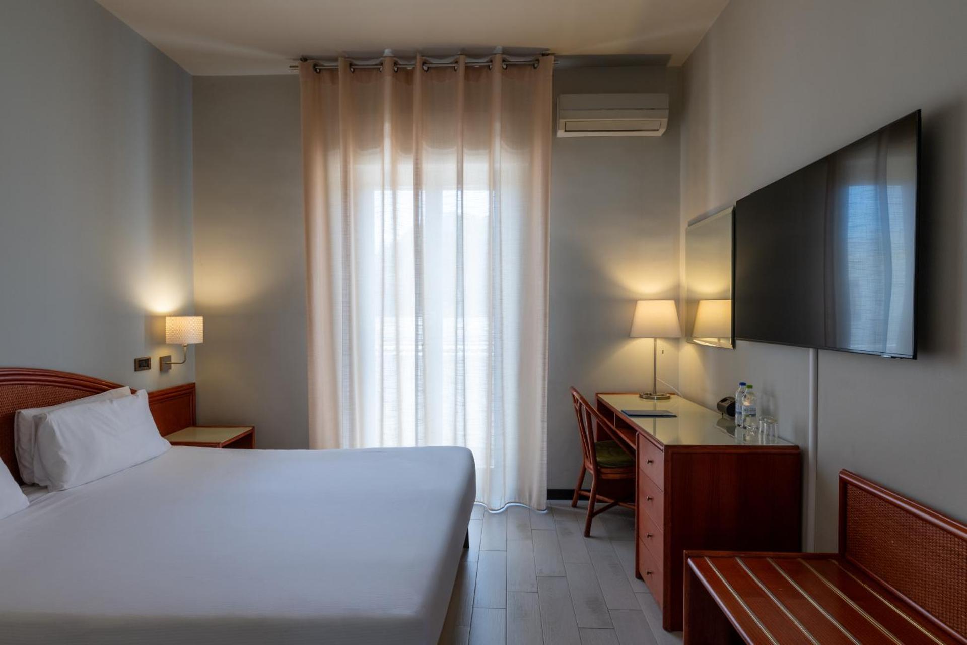 Hotel Riva Del Sole - Photo 4