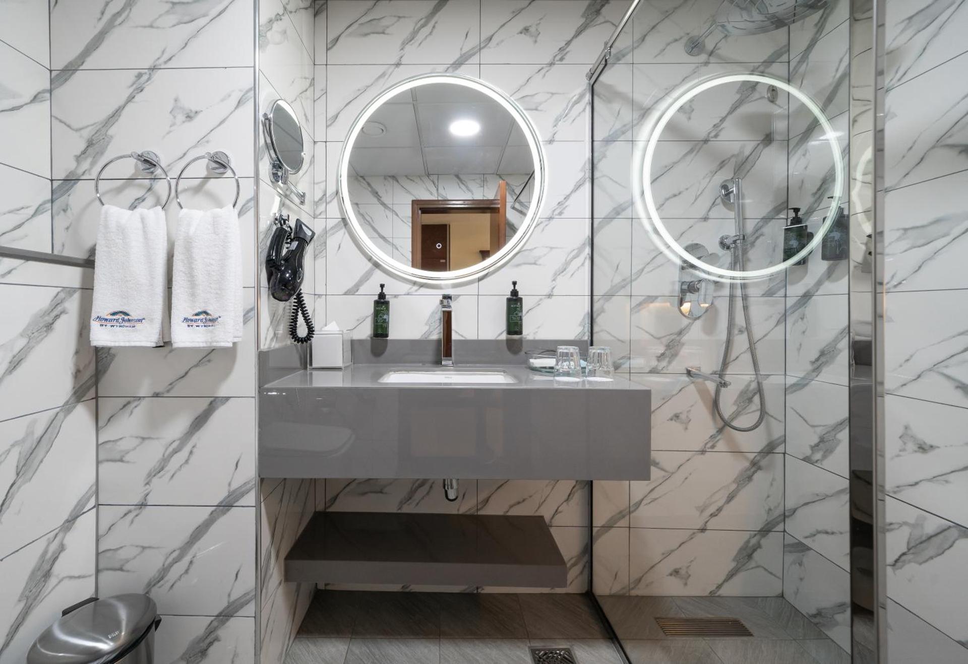 Junior Suite with Two Queen Beds - Non-Smoking