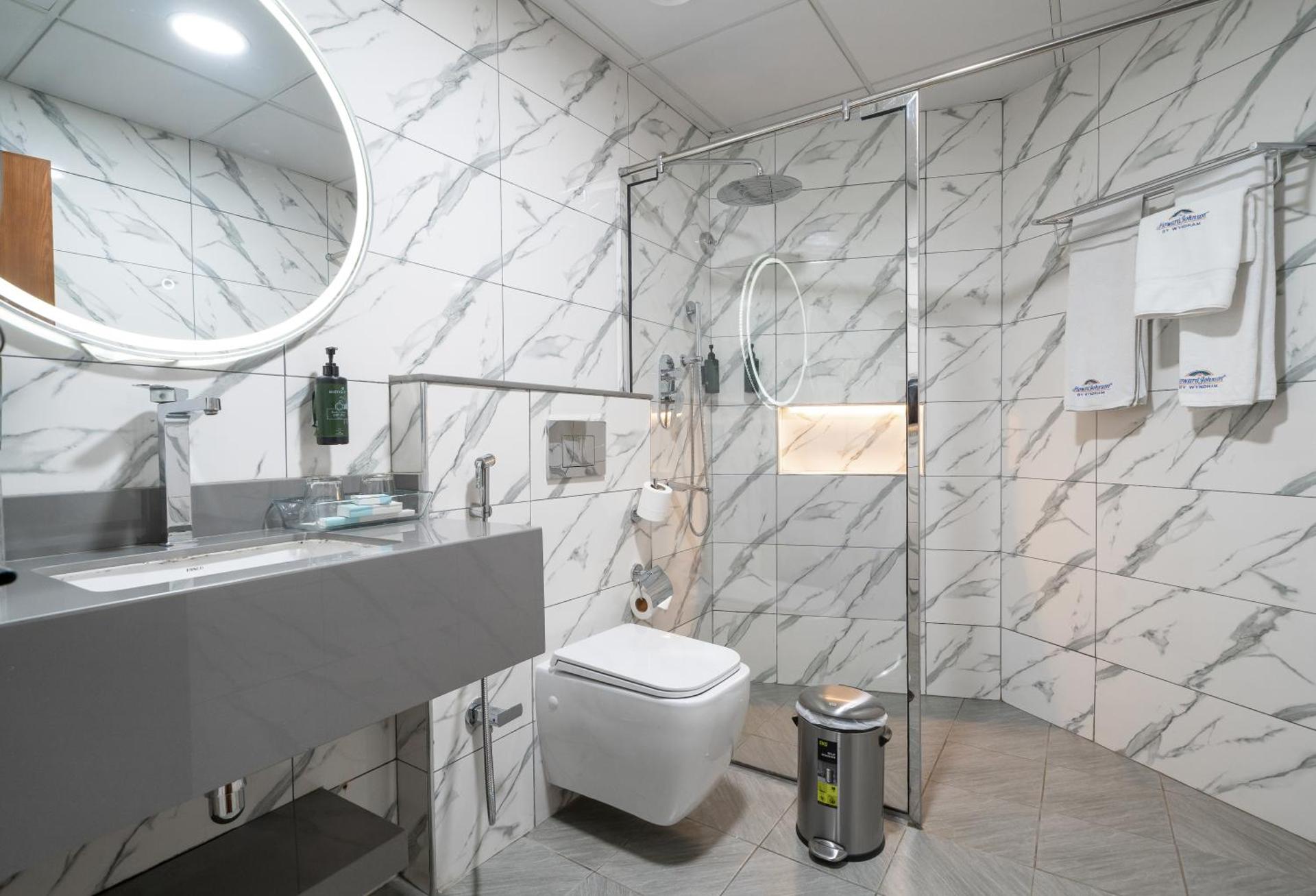 Howard Johnson Bur Dubai - Photo 17