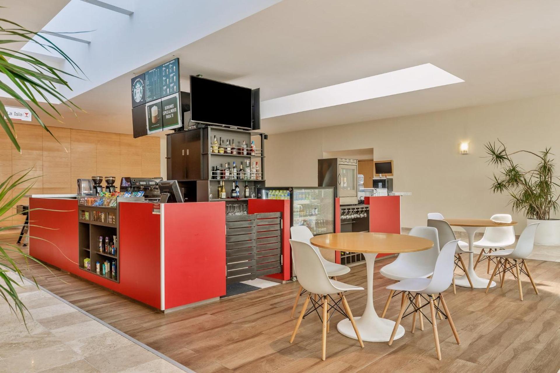 Fiesta Inn Centro Historico - Photo 3