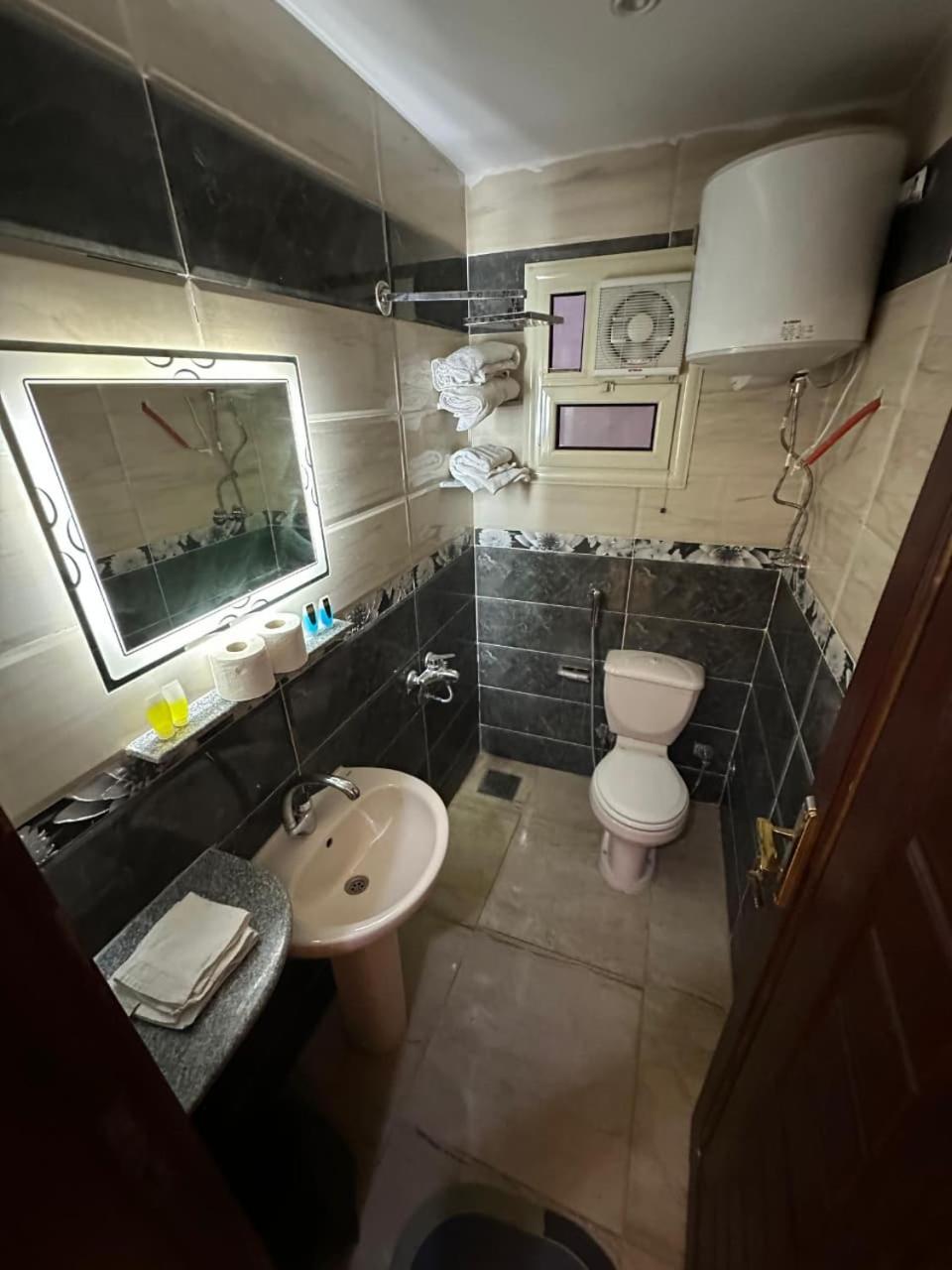 Great Sun Pyramids Inn - Photo 96