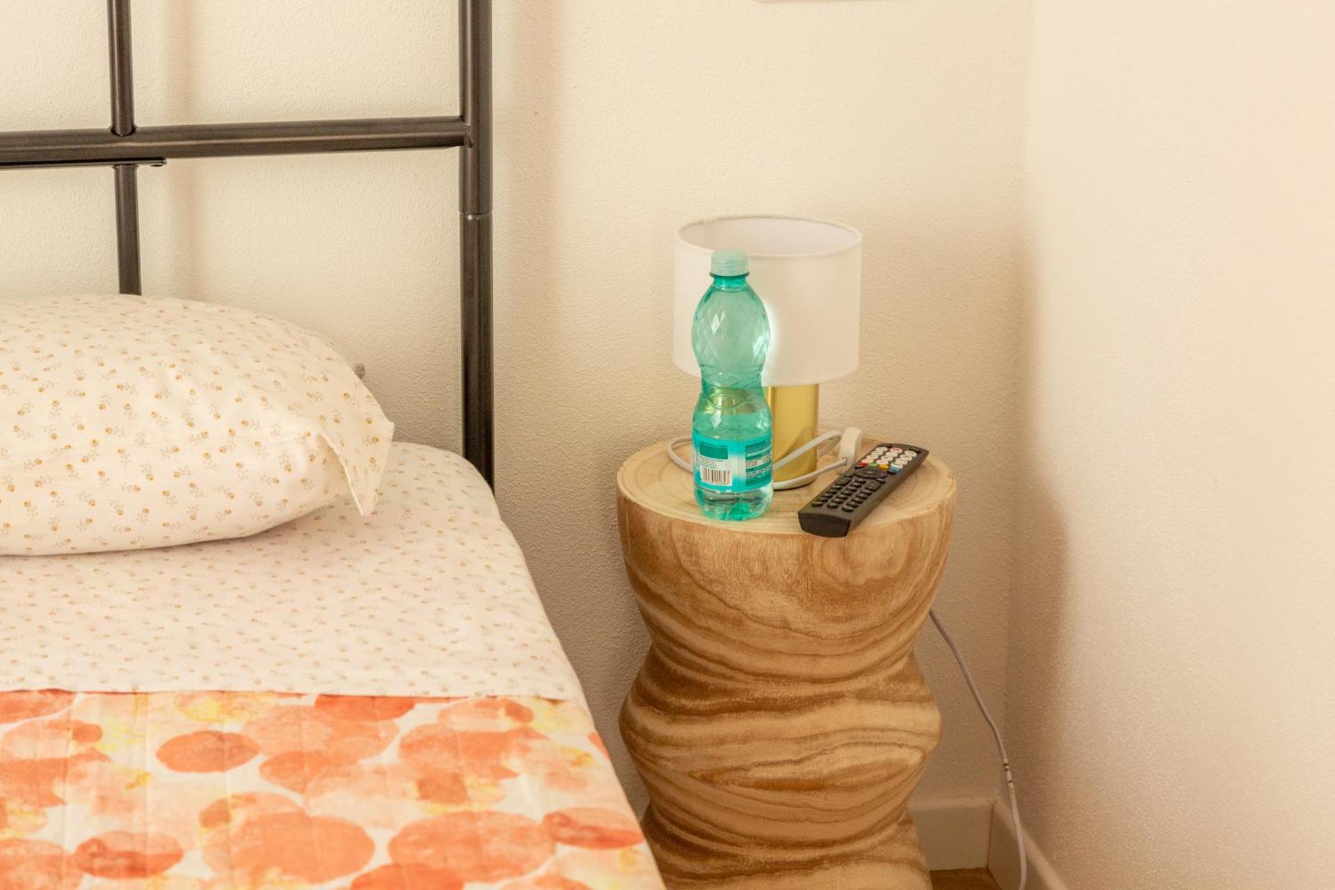 Small Double Room - Photo 2