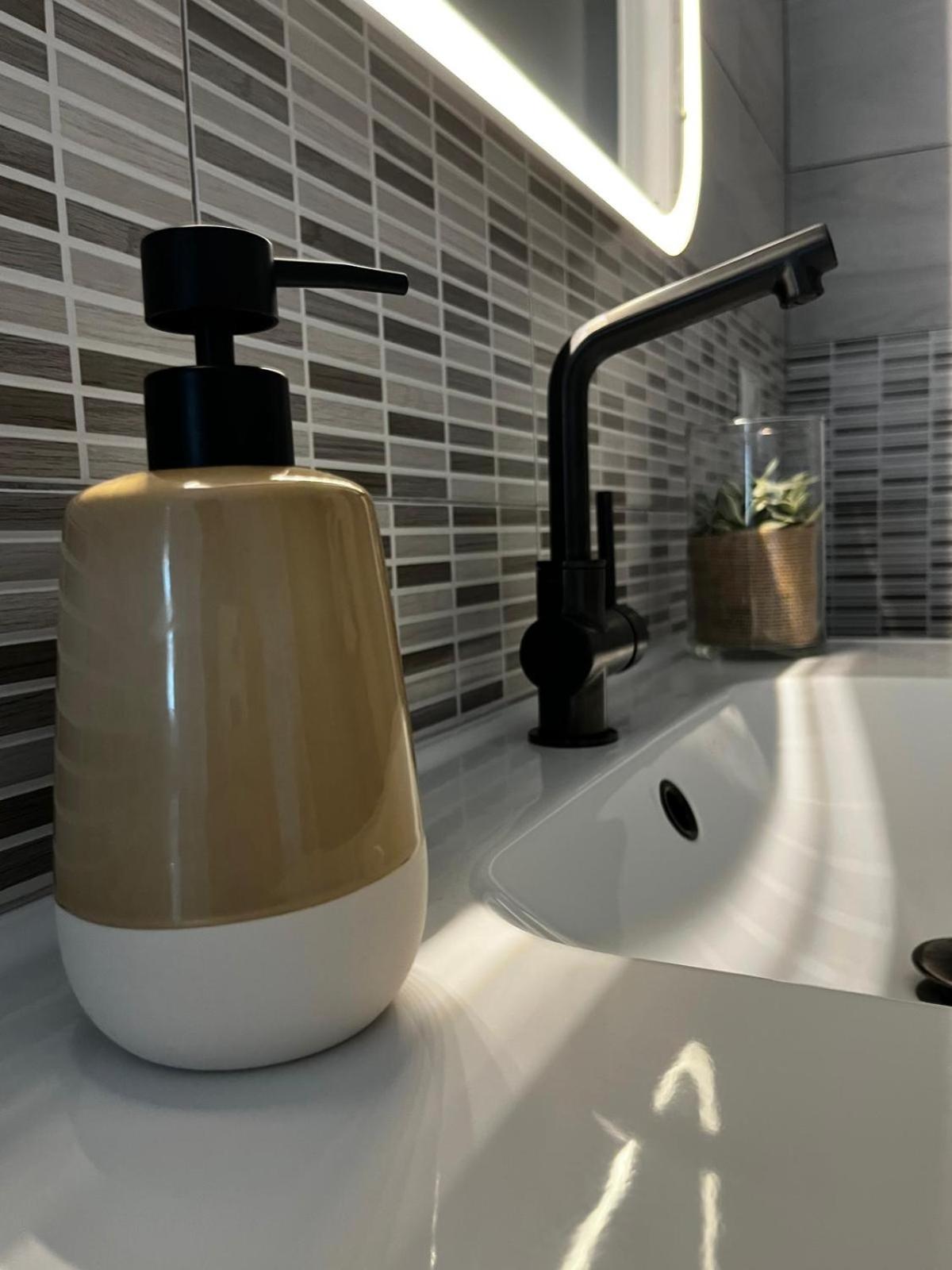 Tropical Cocoon in Monza - Photo 8