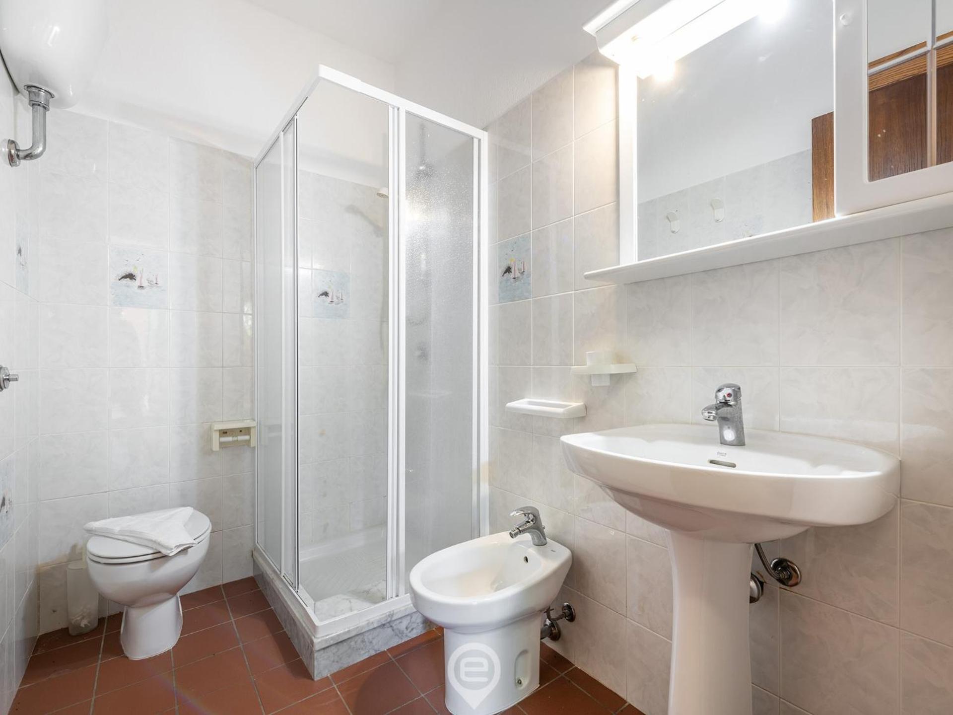 Coastal Apartments - Comfort - Photo 11