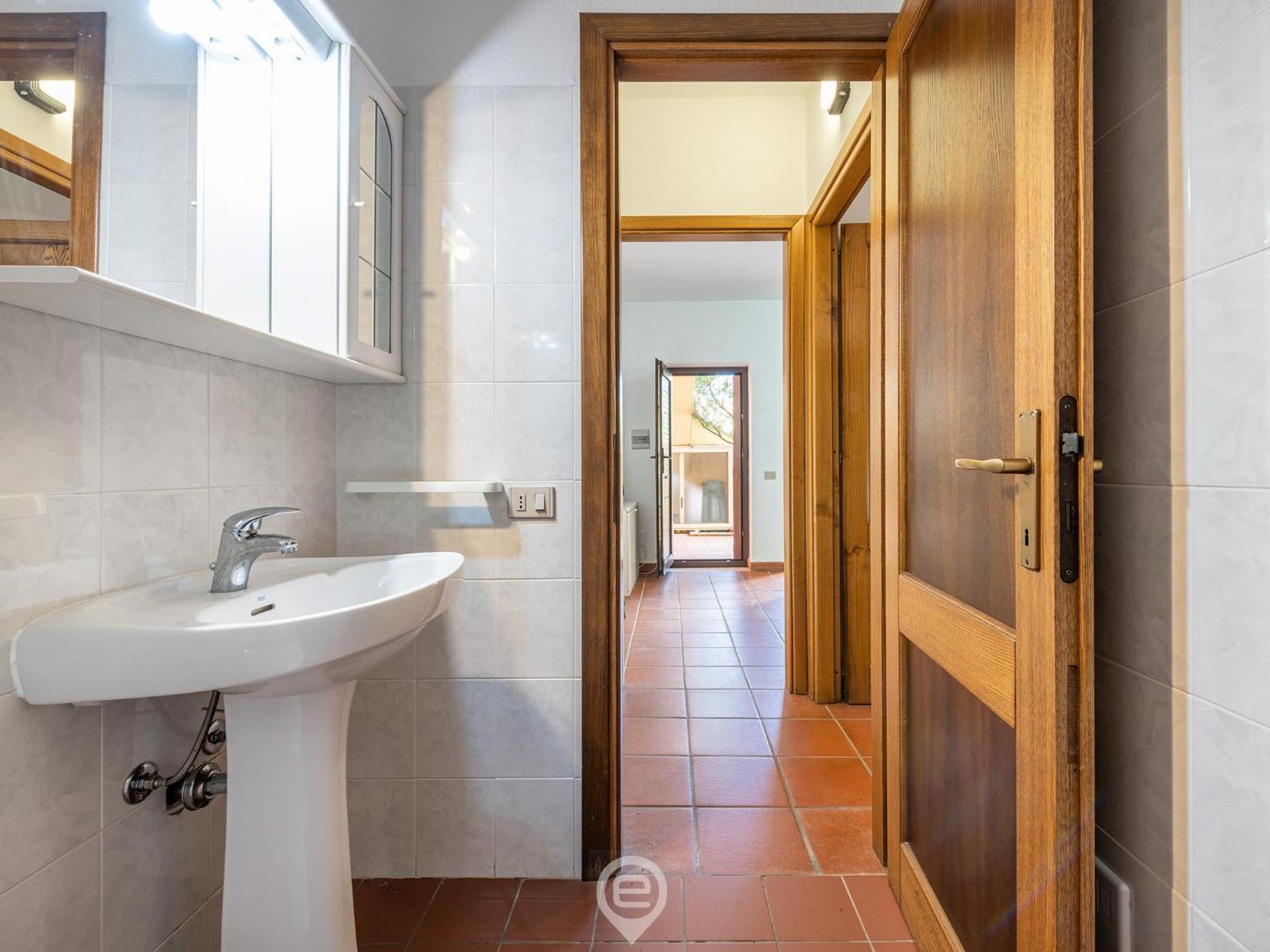 Coastal Apartments - Comfort - Photo 9