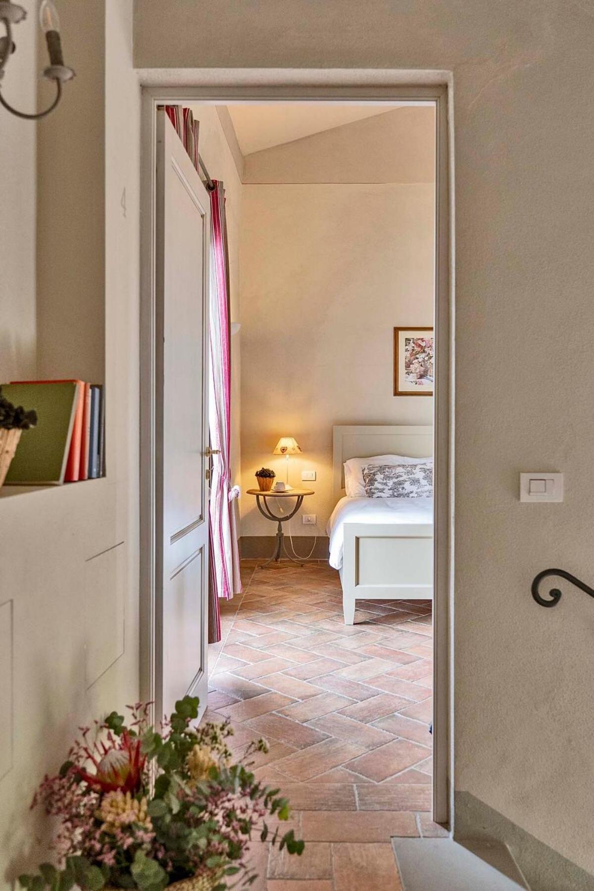 Cantagrillo - Spacious Villa & Private Pool - Photo 15