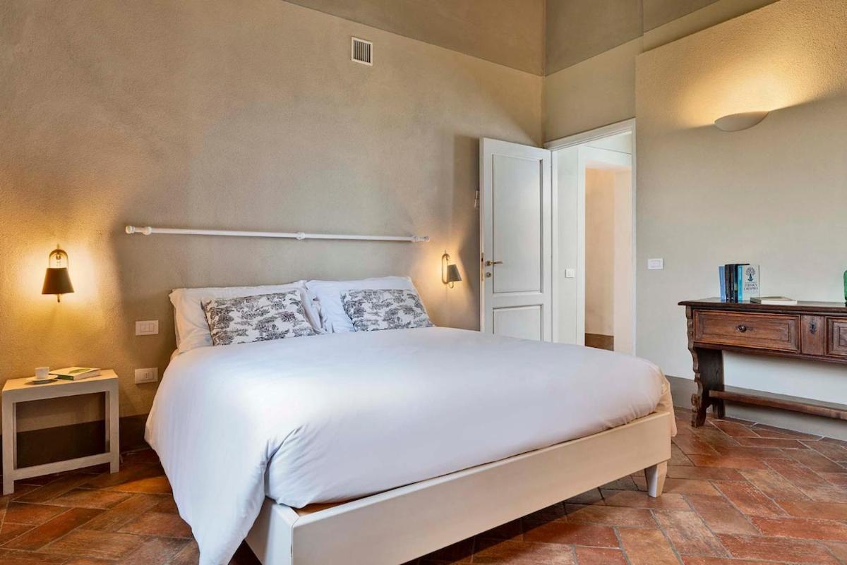 Cantagrillo - Spacious Villa & Private Pool - Photo 2