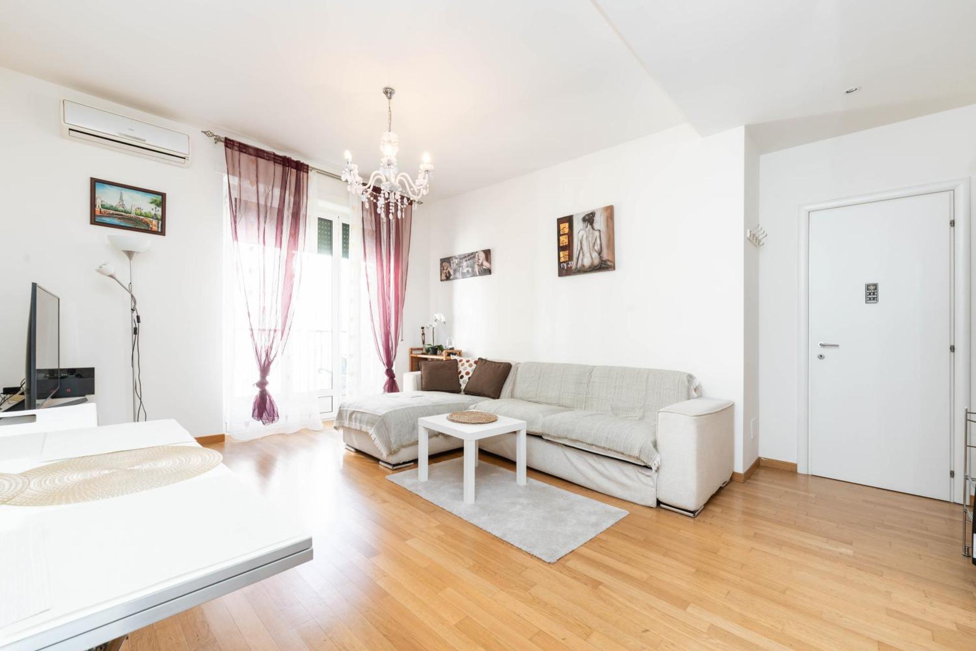 Isabel House - Photo 2