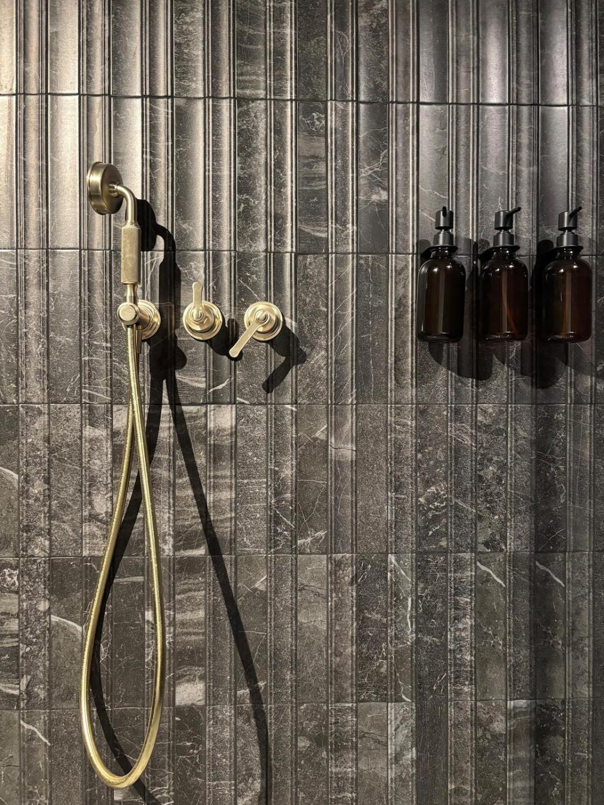 The Lotus Flower Stylish Renovated Apt in Venice - Photo 2