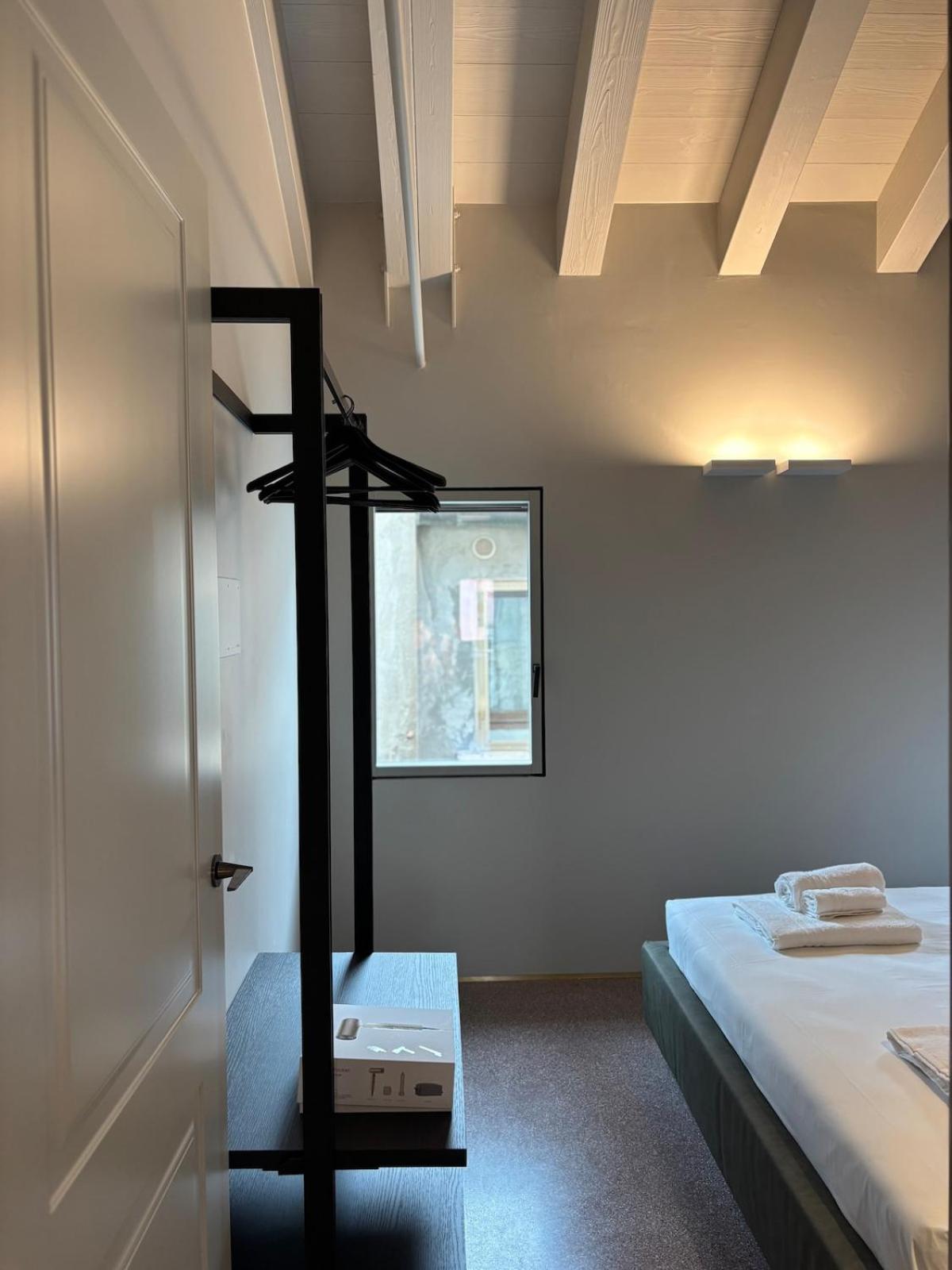 The Lotus Flower Stylish Renovated Apt in Venice - Photo 14