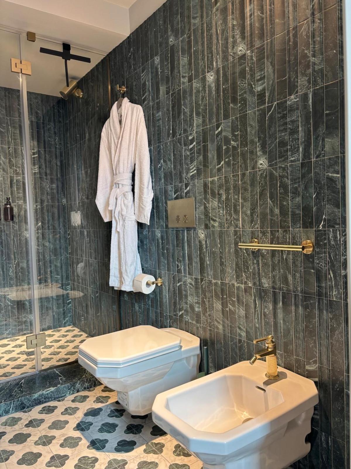 The Lotus Flower Stylish Renovated Apt in Venice - Photo 6