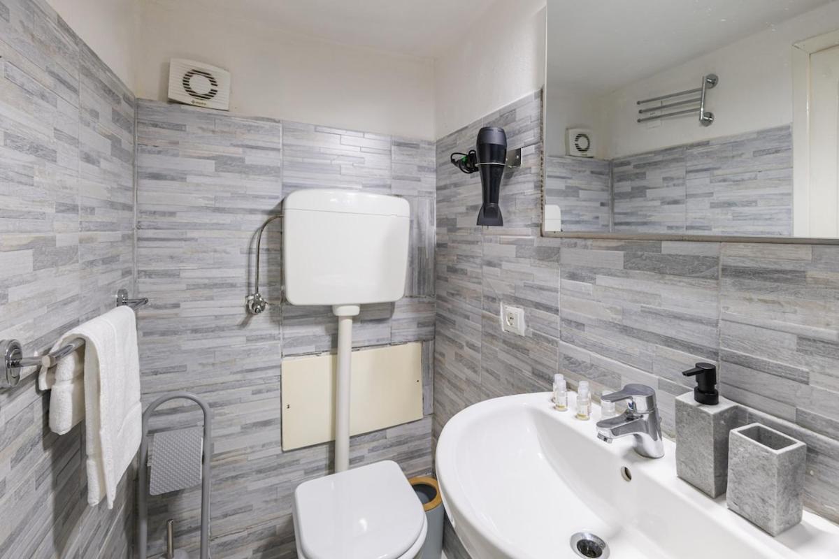 Lake View Suite - free Wi-Fi - Photo 10