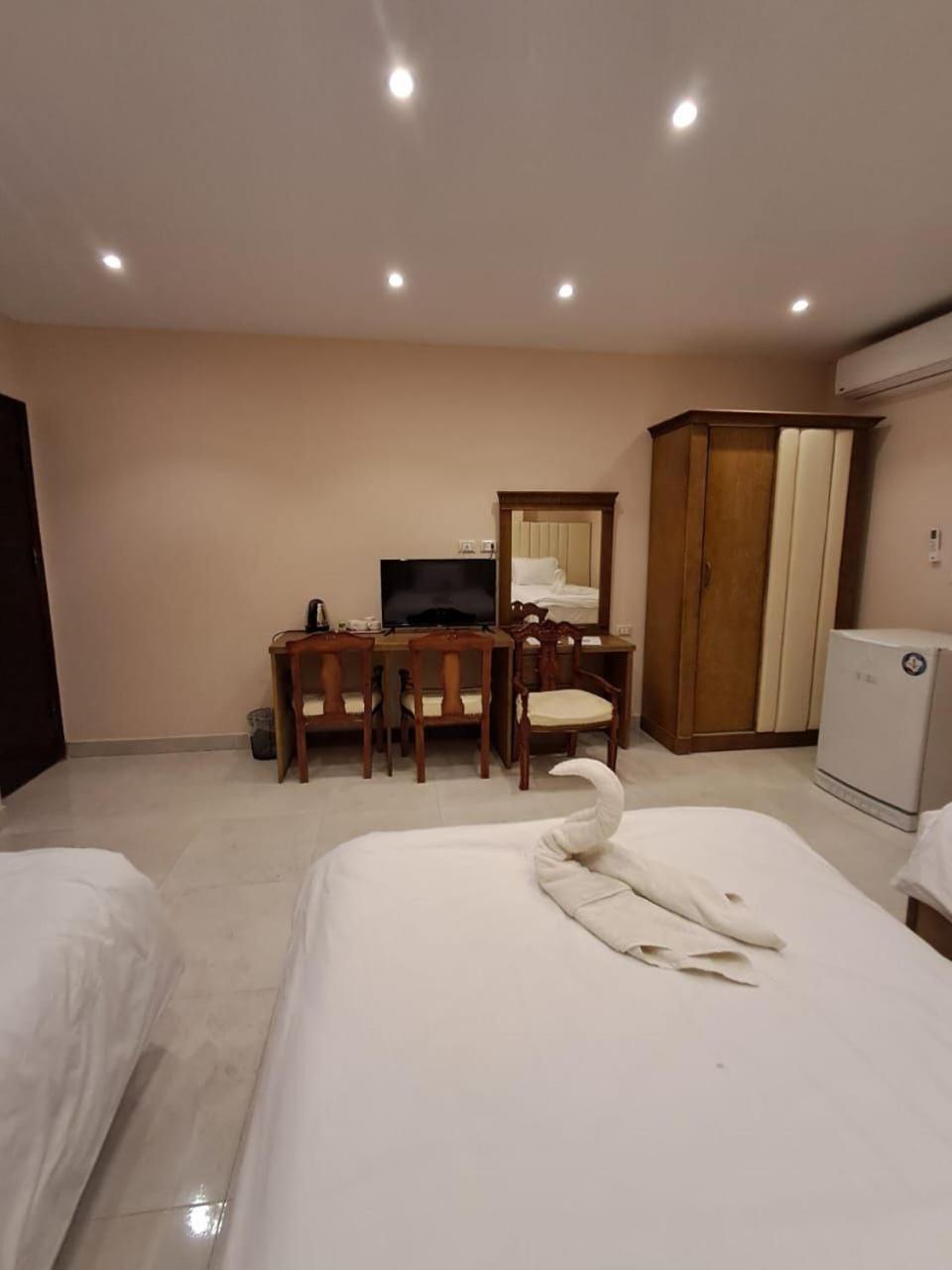 The Great Golden Pyramid - Photo 98