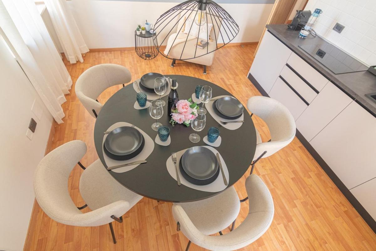 Perugia urban retreat and Light Sauna on king bed