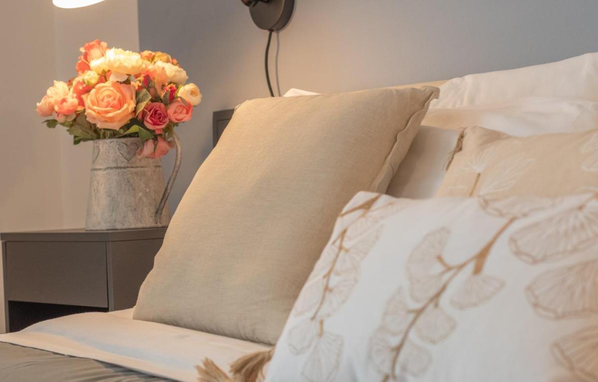 Perugia urban retreat and Light Sauna on king bed - Photo 28